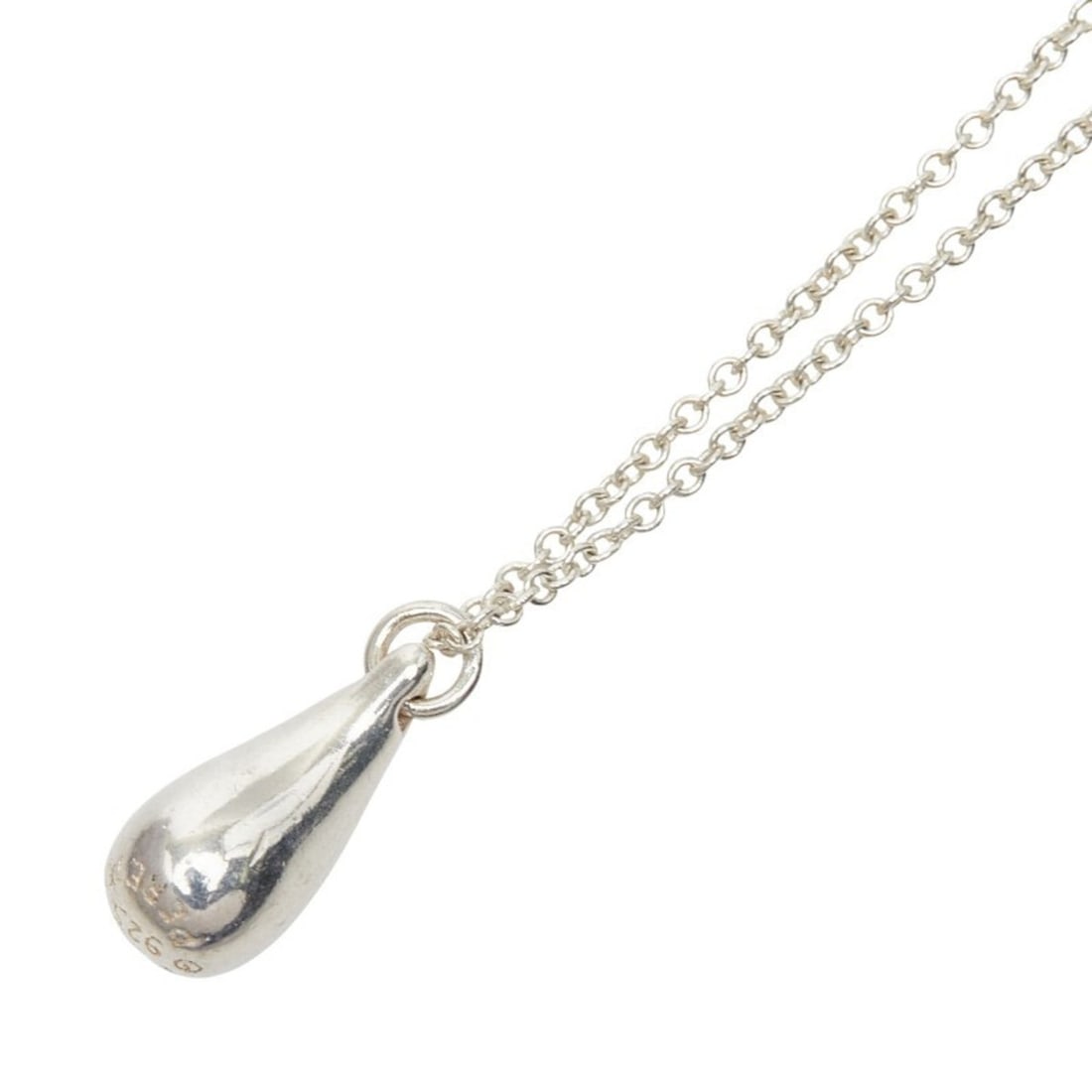 Tiffany & Co. Teardrop Necklace in 925 Sterling Silver for Women: --- Catalog ---Category: SizePendant Size: 12.4mm x 5.7mm / 0.48'' x 0.22''Neck Circumference: 42.5 cm / 16.73''Category: DesignColor: SilverGender: WomenMaterial: Silver 925Necklace Type: NecklaceCat