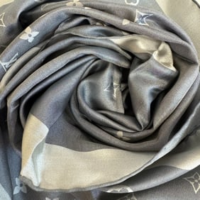 LOUIS VUITTON M71050 Echarpe Capri Scarf Muffler Gray Women's