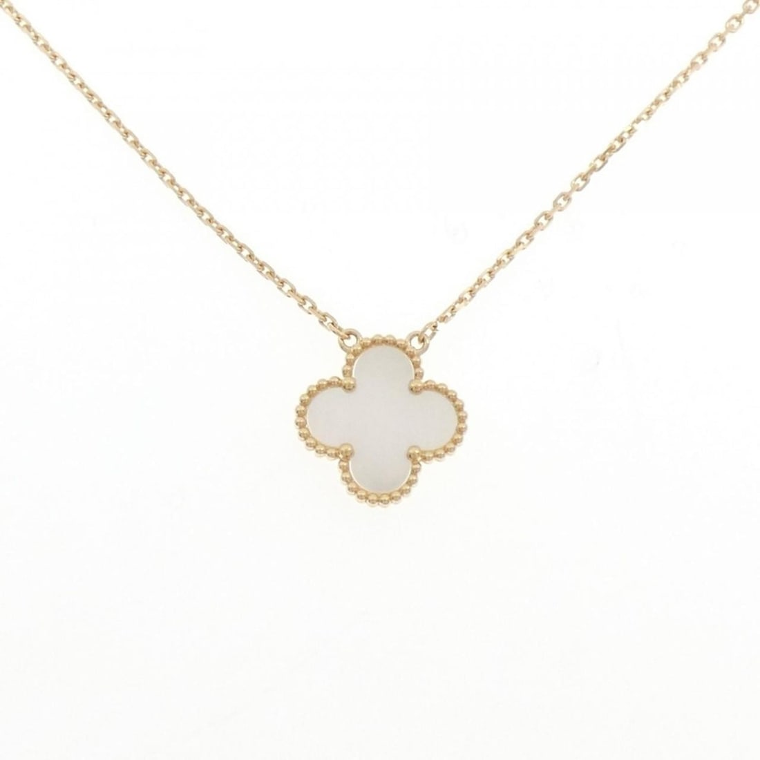 Van Cleef & Arpels Vintage Alhambra Necklace: --- Catalog ---Category: SizePendant Size: 14.9mm x 14.9mm / 0.58'' x 0.58''Neck Circumference: 37 cm - 42 cm / 14.56'' - 16.53''Category: DesignGender: WomenMaterial: Yellow gold (18K)Pendant Type: P