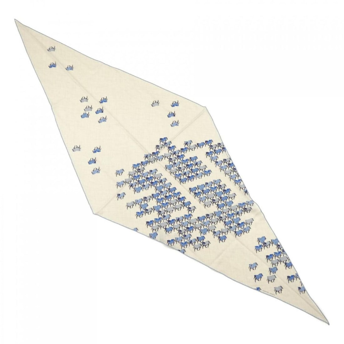 Hermès HERMES THE PARADE 432512T LOS CACH GM Shawl: --- Catalog ---Category: SizeSize (LxW): 79cm x 2.18m / 31.1'' x 85.82''Category: DesignType: ShawlColor: Beige, Blue, NavyGender: MenMaterial: Silk , Cashmere Category: GeneralBrand: Hermes--- Item L