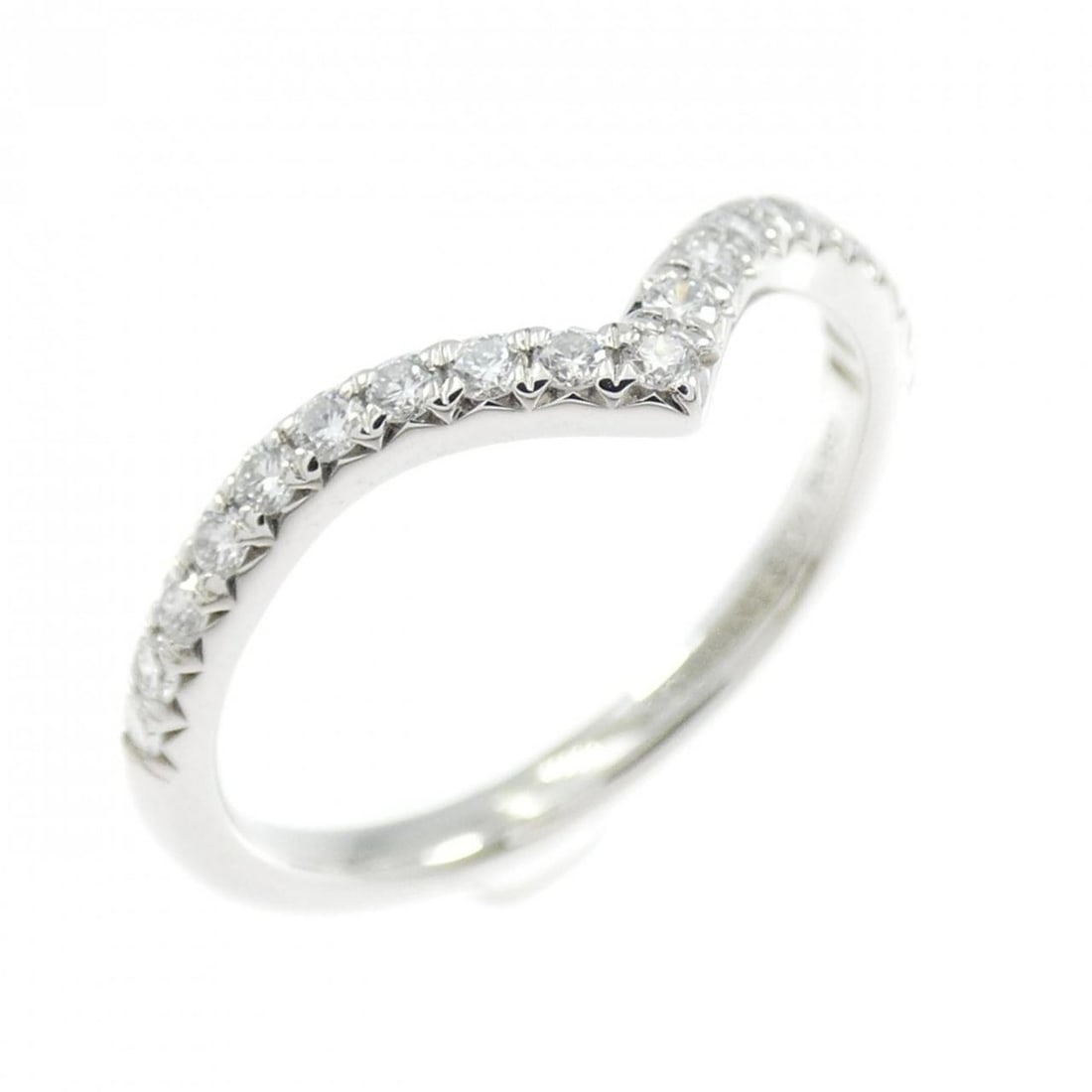 Tiffany Soleste V-band ring: --- Catalog ---Category: SizeJP Size: 8.0US Size: 4.5Category: DesignType: Band ringStone: DiamondGender: WomenMaterial: Platinum 950Category: GeneralBrand: Tiffany--- Item List ---Section: ConditionR
