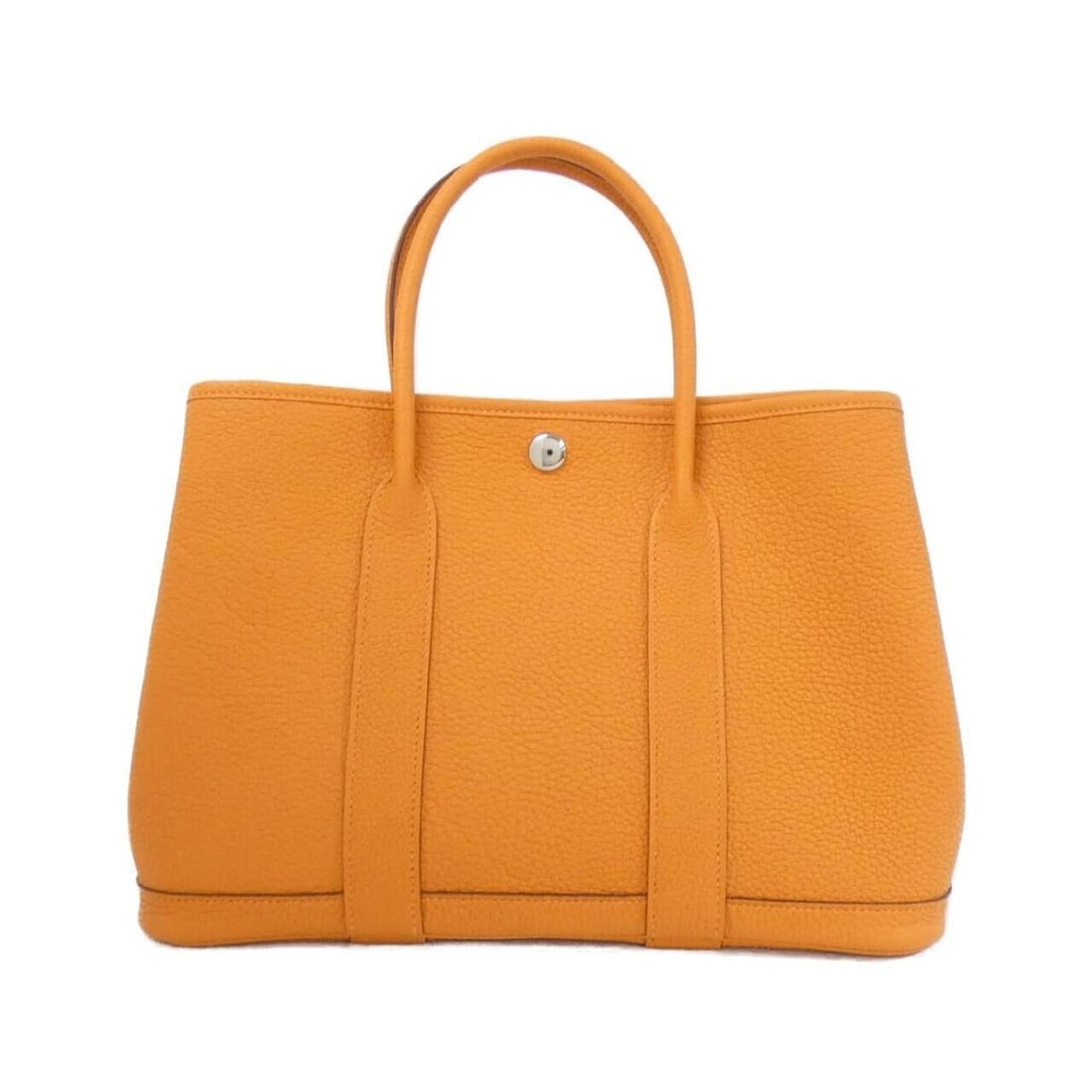 Hermes Garden Party 30cm 051568CK Handbag: --- Catalog ---Category: SizeSize (HxWxD): 21cm x 30cm x 13cm / 8.26'' x 11.81'' x 5.11''Category: DesignType: HandbagColor: OrangeGender: Women,MenMaterial: Negonda leather Hardware Color: SilverCate