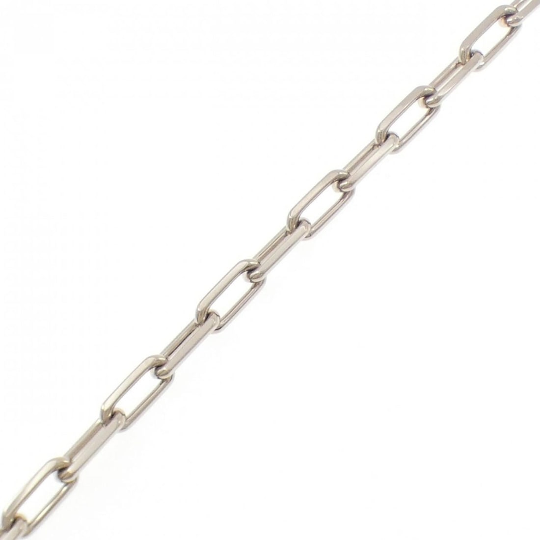 Cartier Santos Bracelet: --- Catalog ---Category: SizeWidth: 5.6mm / 0.22''Weight: 21.3g / 0.75oz.Total Length: 21cm / 8.26''Category: DesignType: Charm braceletGender: Women,MenMaterial: White gold (18K)Category: GeneralBran