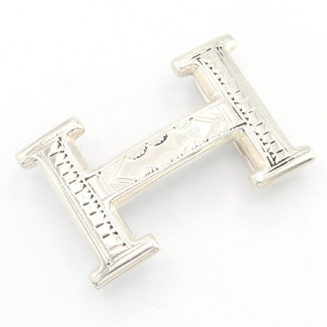 Hermès Belt Buckle for Touareg Constance H Belt, Sterling Silver 925, Men and Women, HERMES: --- Catalog ---Category: SizeBuckle Size: 3.8cm x 6cm / 1.49'' x 2.36''Category: DesignGender: Men,WomenMaterial (Buckle): Sterling silverCategory: GeneralBrand: Hermes--- Item List ---Section: Condit