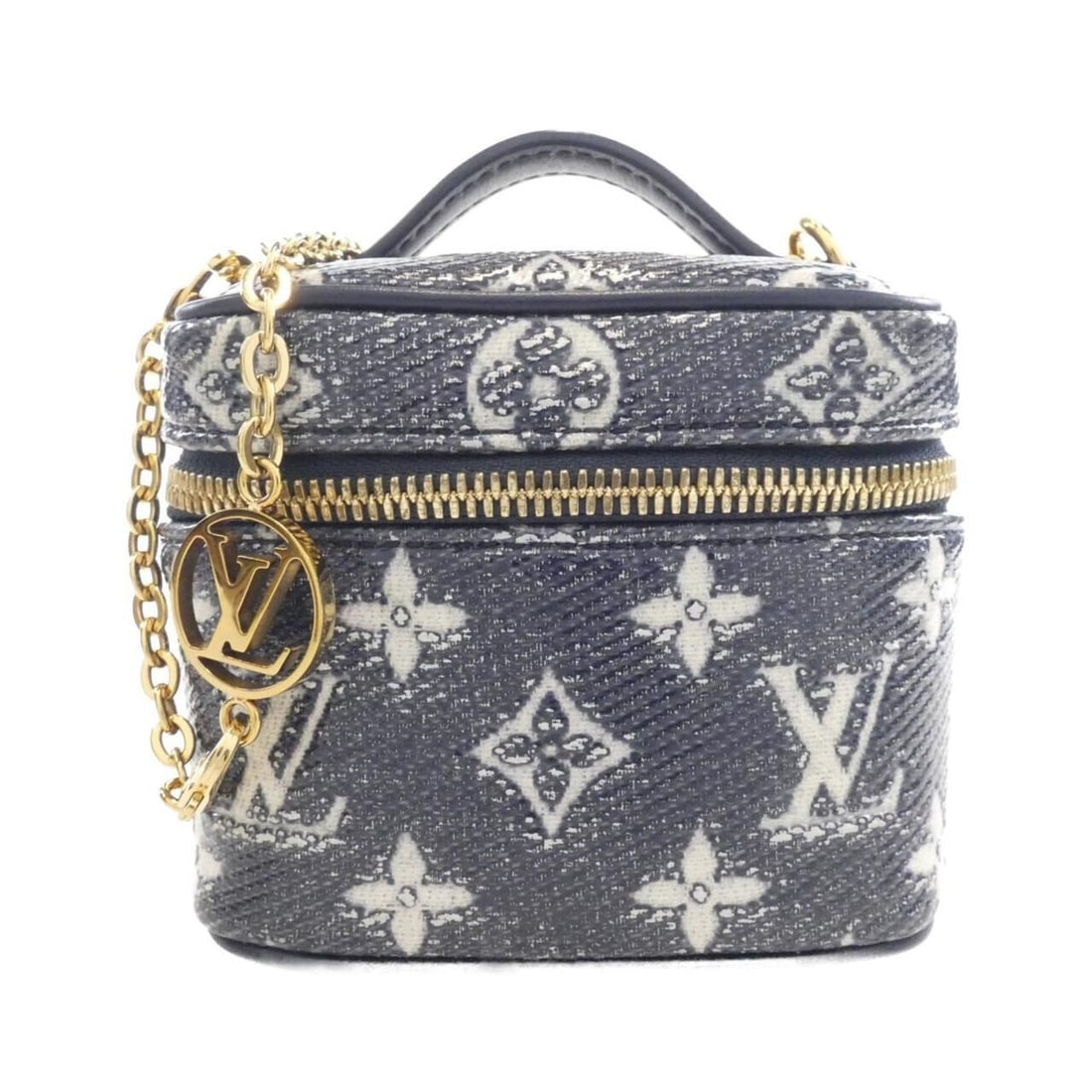 Louis Vuitton Monogram Laminated Jacquard Micro Vanity Shoulder Bag M82467: --- Catalog ---Category: SizeSize (HxWxD): 10cm x 12cm x 8cm / 3.93'' x 4.72'' x 3.14''Category: DesignType: Shoulder bagColor: Navy, WhiteGender: WomenMaterial: Cotton Category: GeneralMPN: M82467Bra