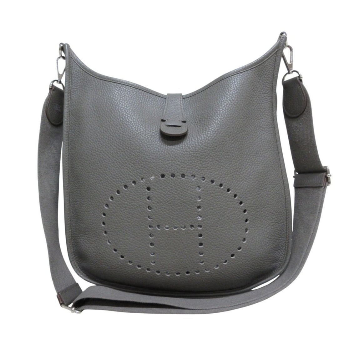 HERMES Evelyn 3 GM Shoulder Bag in Taurillon Clemence Etain for Women: --- Catalog ---Category: SizeSize (HxWxD): 31cm x 31cm x 9cm / 12.2'' x 12.2'' x 3.54''Category: DesignType: Shoulder bagColor: GrayGender: WomenMaterial: Taurillon clemence leather Category: GeneralB