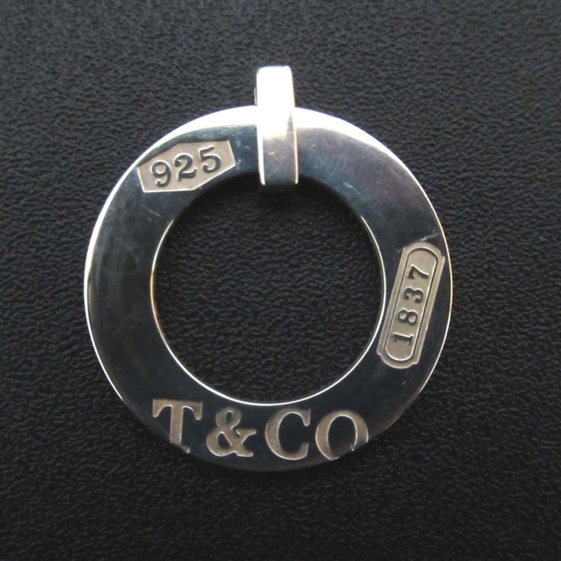 Tiffany & Co. 1837 Montage Round Pendant Top in 925SV Silver for Women: --- Catalog ---Category: SizePendant Size: 26mm x 23mm / 1.02'' x 0.9''Category: DesignColor: SilverGender: WomenMaterial: Silver 925Necklace Type: PendantCategory: GeneralBrand: Tiffany--- Item List