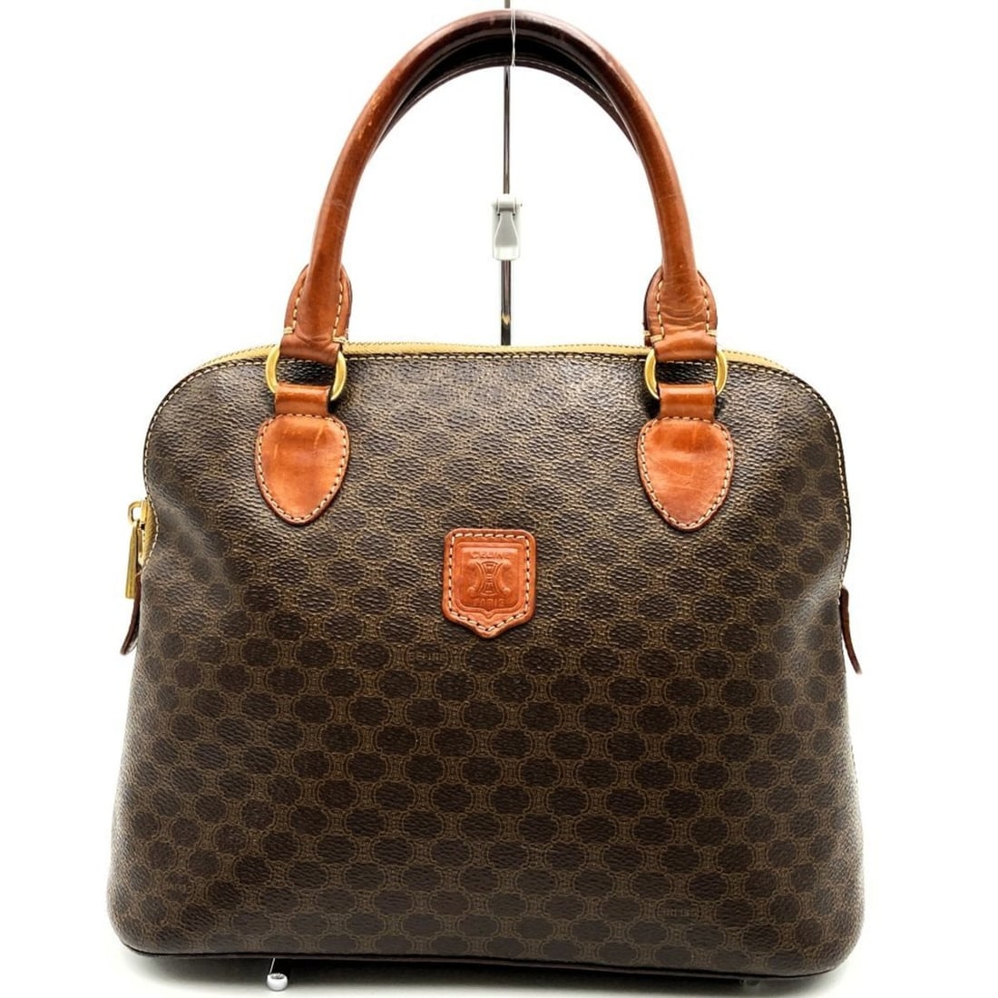 CELINE DM95 Handbag in Brown Macadam Leather for Women: --- Catalog ---Category: SizeSize (HxWxD): 23cm x 28cm x 12cm / 9.05'' x 11.02'' x 4.72''Handle Length: 30cm / 11.81''Category: DesignType: HandbagColor: BrownGender: WomenClosure: ZipperMaterial: Lea