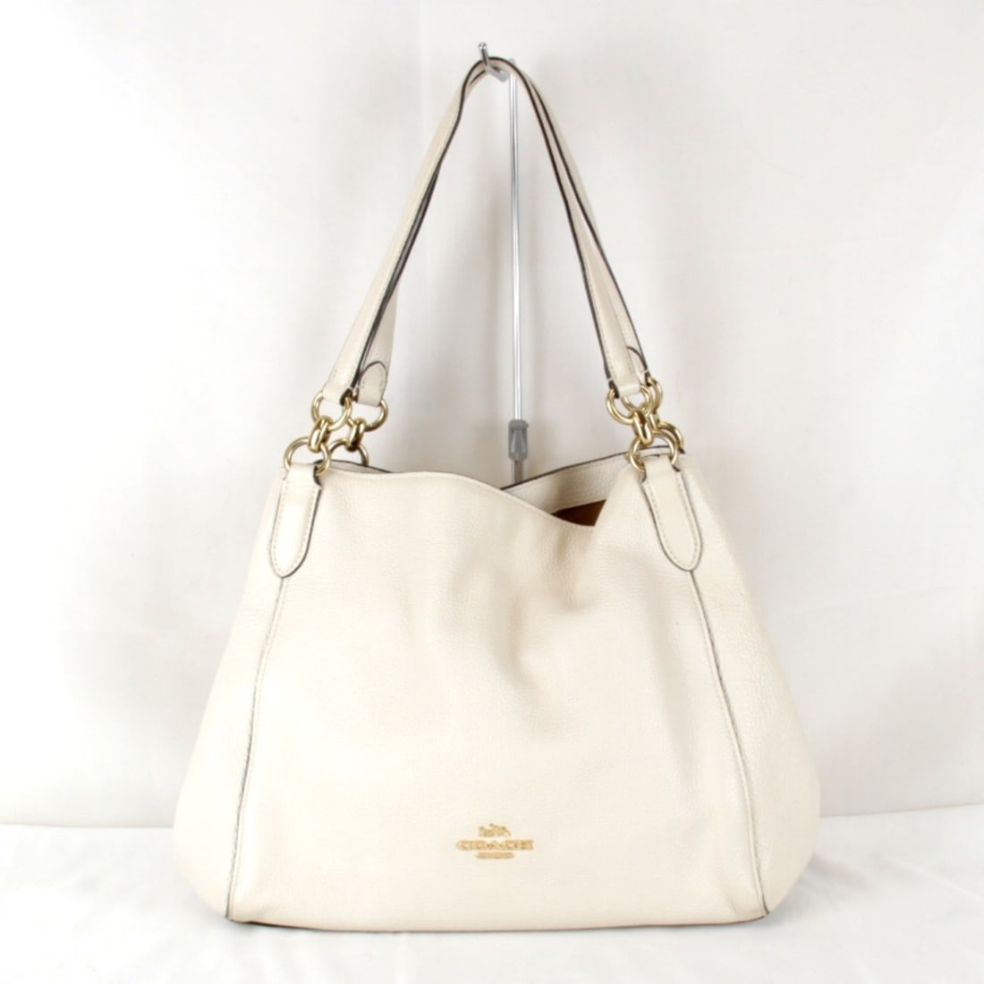 COACH 80268 Tote Bag Leather White Women's: --- Catalog ---Category: DesignType: Tote bagColor: WhiteGender: WomenMaterial: Leather Category: GeneralBrand: Coach--- Item List ---Section: ConditionRanking: Rank B Used - Traces of usage, damages