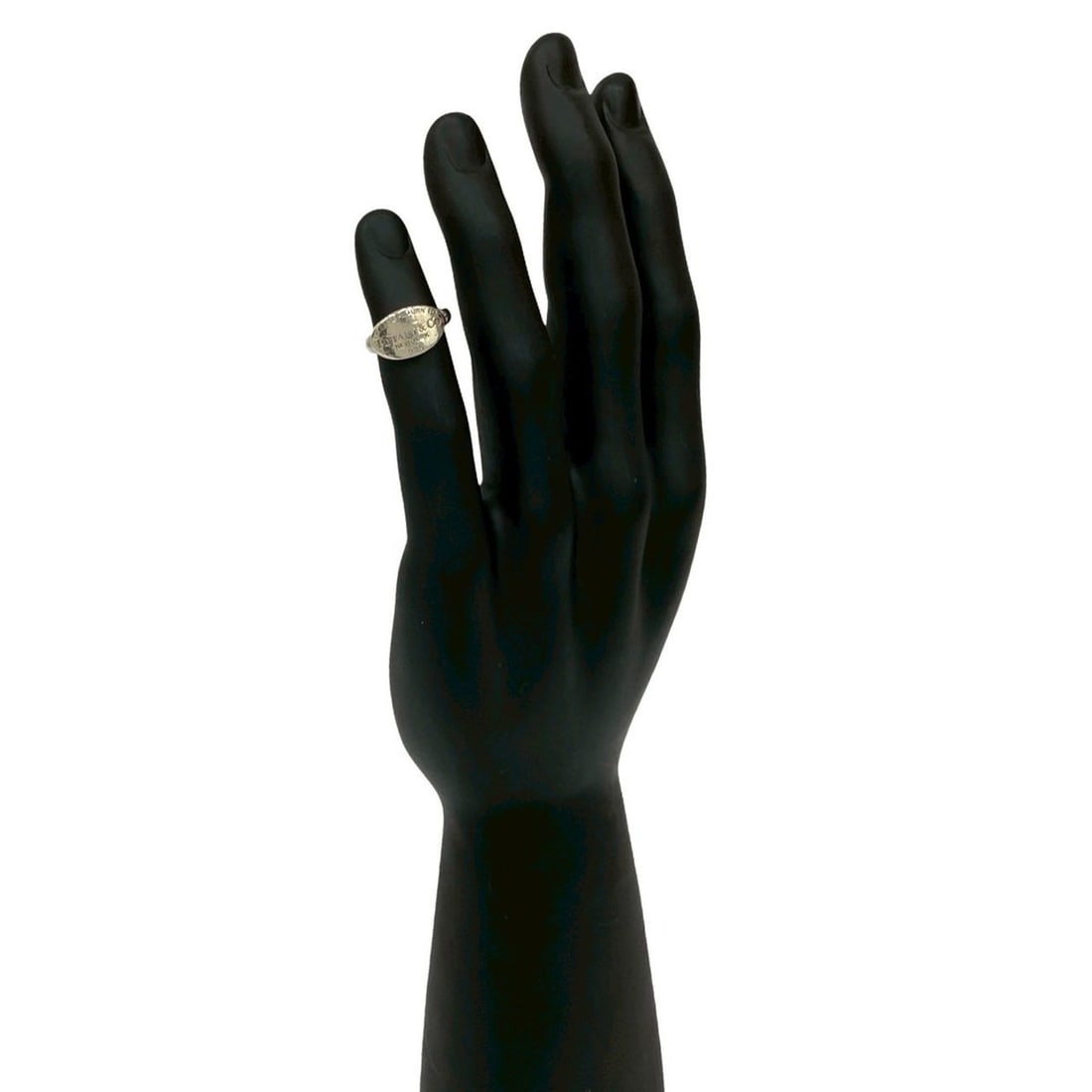 TIFFANY & Co. Tiffany Return to Oval Ring, 925 Sterling Silver, Size 5, 36380: --- Catalog ---Category: SizeJP Size: 5US Size: 3.5Category: DesignType: Band ringColor: SilverGender: WomenMaterial: Silver 925Category: GeneralBrand: Tiffany--- Item List ---Section: ConditionRankin