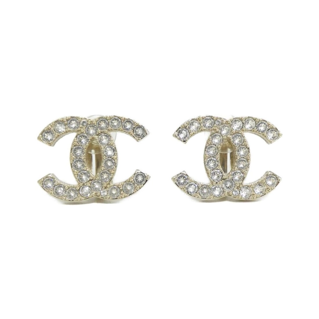 Chanel ABE804 Earrings: --- Catalog ---Category: SizeSize (HxWxD): 20.00mm x 26.00mm / 0.79'' x 1.02''Category: DesignType: Clip earringsStone: CrystalGender: WomenStone Color: ClearCategory: GeneralBrand: Chanel--- Item Lis