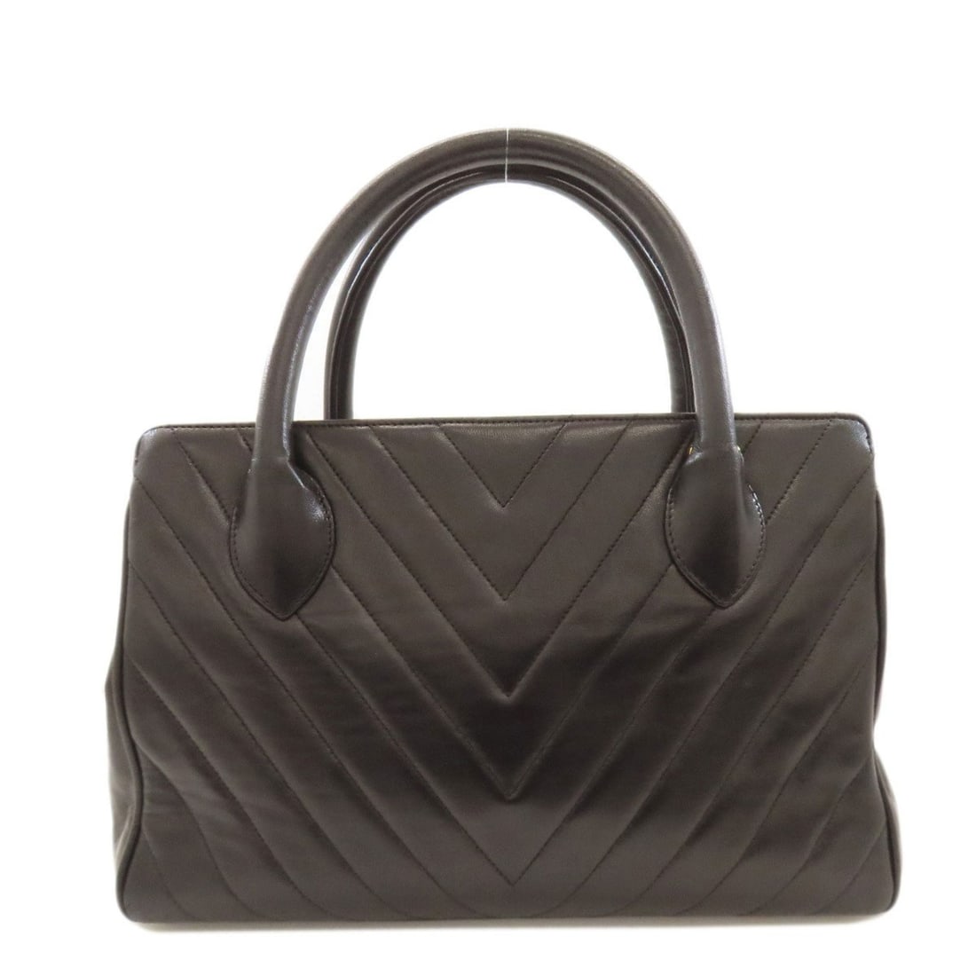 Chanel V-stitch gold hardware lambskin handbag for women.: --- Catalog ---Category: SizeSize (HxWxD): 19cm x 28cm x 11cm / 7.48'' x 11.02'' x 4.33''Category: DesignType: HandbagColor: BlackGender: WomenMaterial: Leather Leather/Fur Type: LambskinCategory: Gen