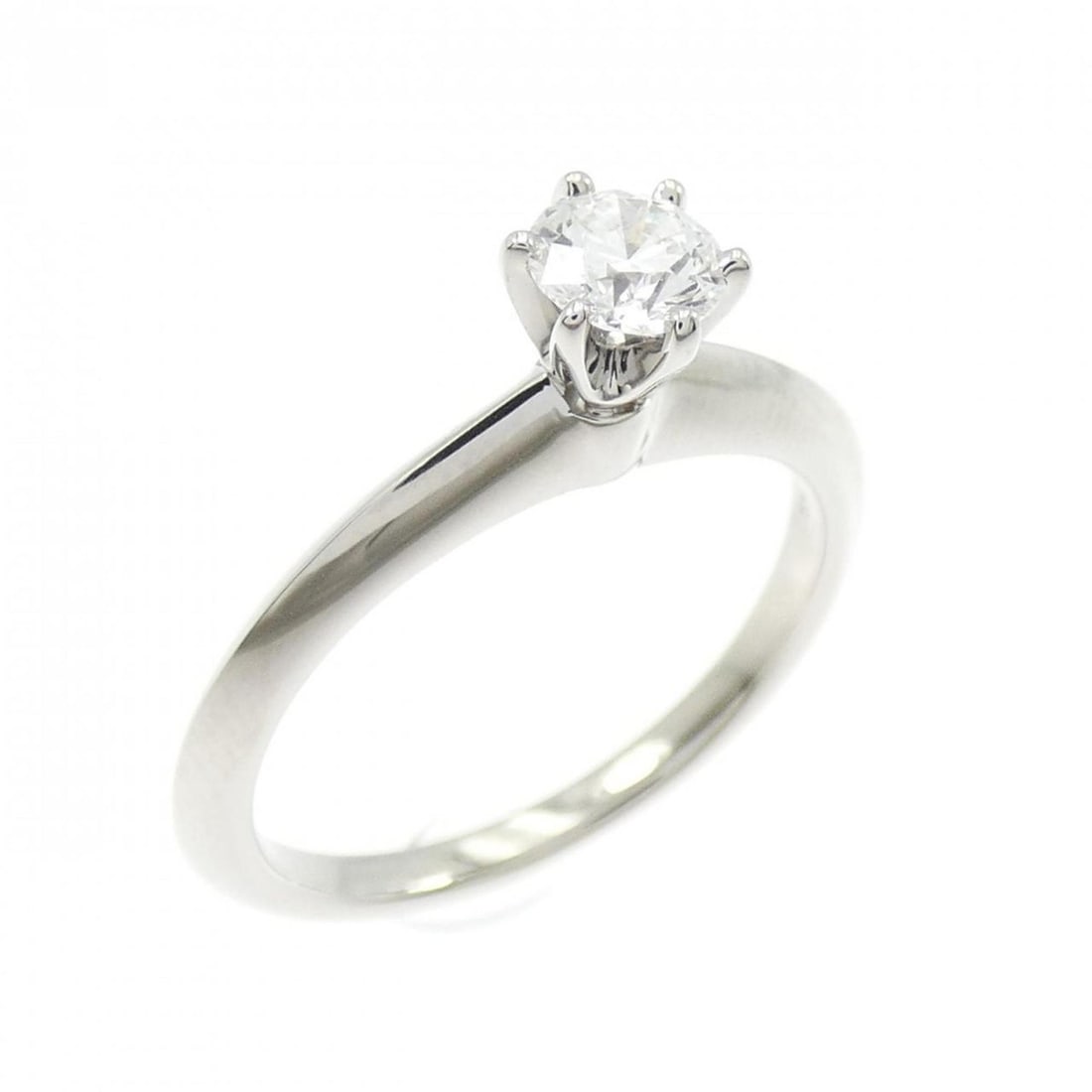 Tiffany Classic Solitaire Ring 0.26ct: --- Catalog ---Category: SizeWeight: 3.5g / 0.12oz.JP Size: 7.5US Size: 4Category: DesignType: Engagement ringMetal: PlatinumStone: DiamondGender: WomenMetal Purity: Platinum950Weight (ct.): 0.26Categ