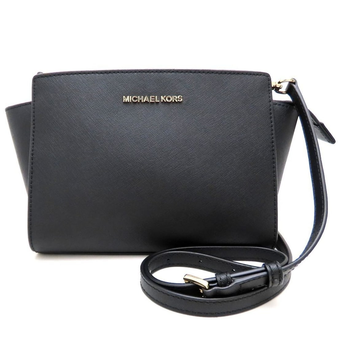 Michael Kors Selma Crossbody/Shoulder Bag in Black Leather, Women's, 353009: --- Catalog ---Category: SizeSize (HxWxD): 18cm x 22.5cm x 10cm / 7.08'' x 8.85'' x 3.93''Category: DesignType: Shoulder bagColor: BlackGender: WomenMaterial: Leather Category: GeneralBrand: Michael K