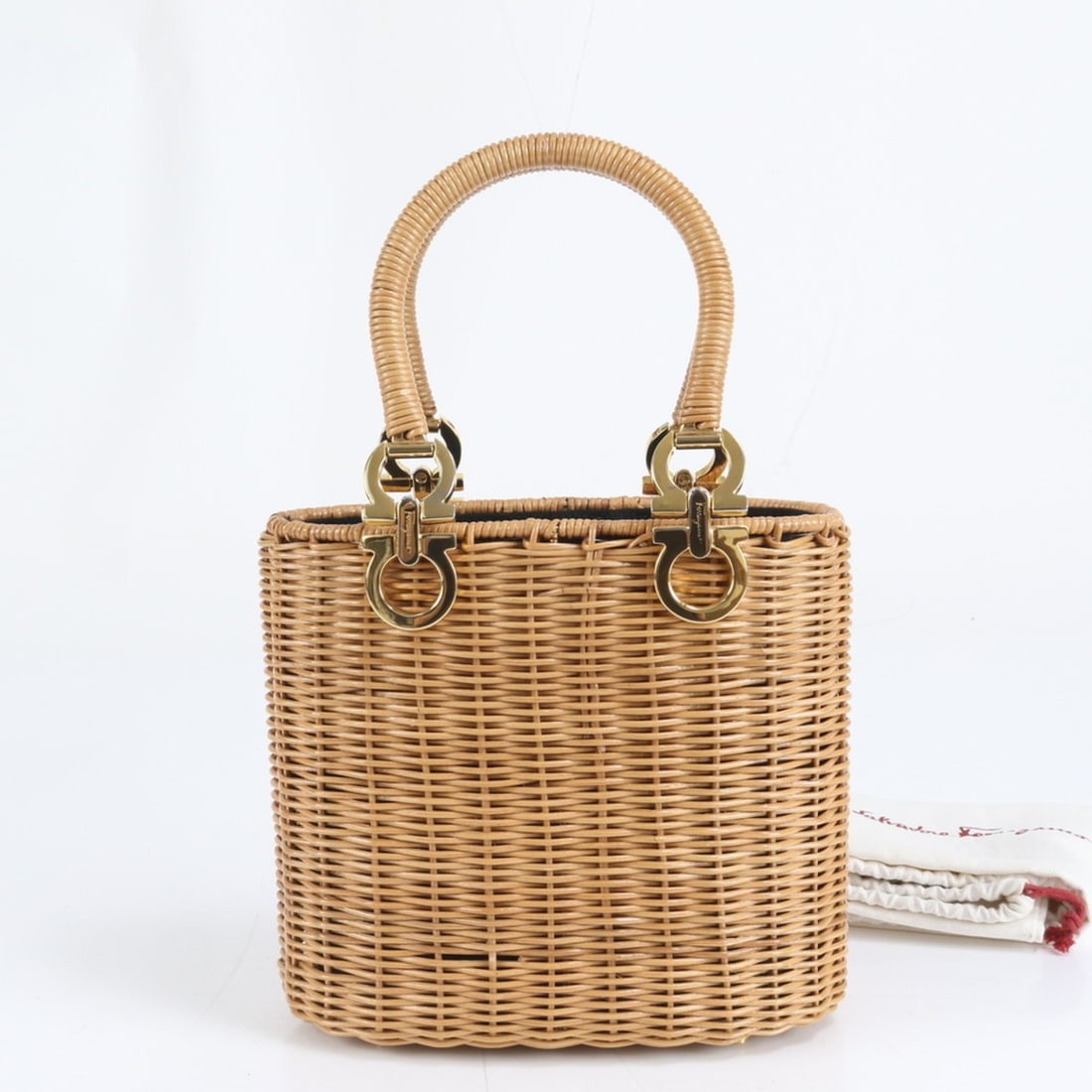 Salvatore Ferragamo Gancini Rattan Basket Bag Handbag with Gold Hardware for Women: --- Catalog ---Category: SizeSize (HxWxD): 20cm x 22cm x 11cm / 7.87'' x 8.66'' x 4.33''Category: DesignType: Basket, HandbagColor: BeigeGender: WomenCategory: GeneralBrand: Salvatore FerragamoCountry