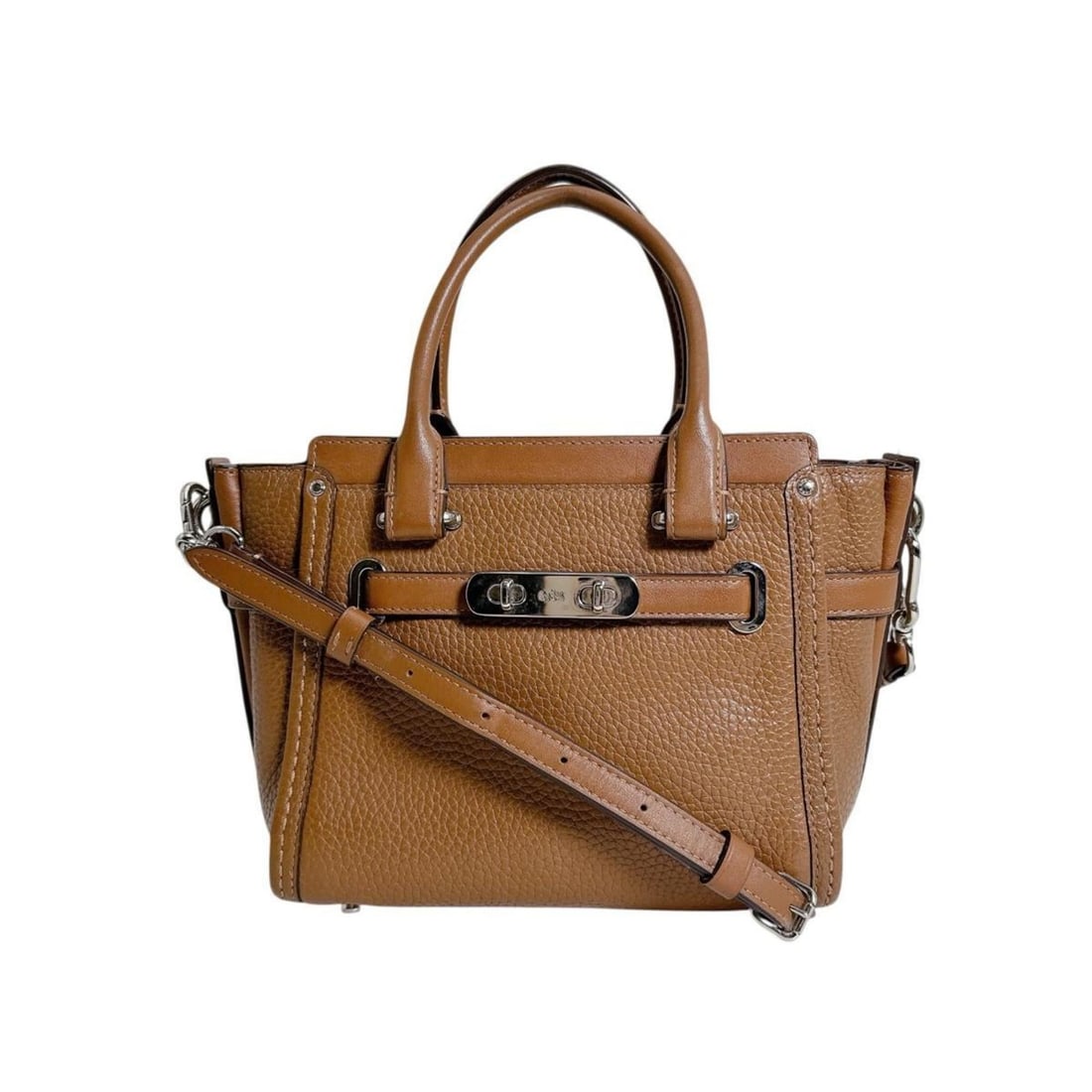 Coach Swagger 21 Leather Carryall Tote Bag, Brown, 37444: --- Catalog ---Category: SizeSize (HxWxD): 16.5cm x 20cm x 8cm / 6.49'' x 7.87'' x 3.14''Category: DesignType: Handbag, Tote bagColor: BrownGender: WomenMaterial: Leather Category: GeneralMPN: 37444Br