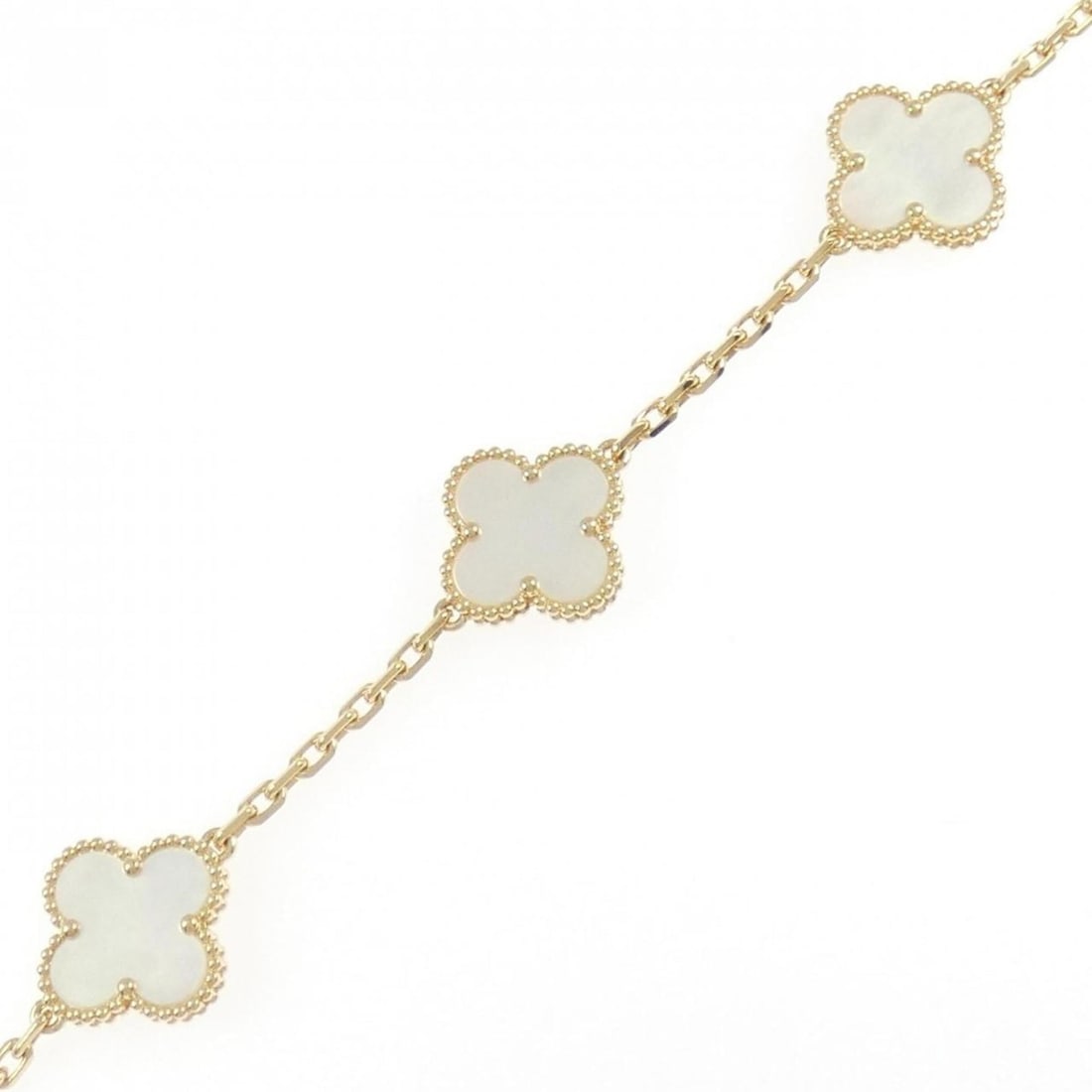 Van Cleef & Arpels Vintage Alhambra 5 Motif Bracelet: --- Catalog ---Category: SizeLength: 19cm / 7.48''Category: DesignType: Charm braceletColor: Yellow goldGender: WomenMaterial: Yellow goldCategory: GeneralMPN: VCARA41800Line: Vintage AlhambraBrand: V