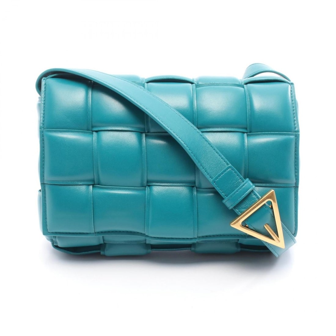 Bottega Veneta Padded Cassette Intrecciato Shoulder Bag in Green Leather for Women: --- Catalog ---Category: SizeSize (HxWxD): 18cm x 24.5cm x 6cm / 7.08'' x 9.64'' x 2.36''Strap Length: 97cm - 123cm / 38.18'' - 48.42''Category: DesignType: Shoulder bagColor: GreenGender: WomenMateri