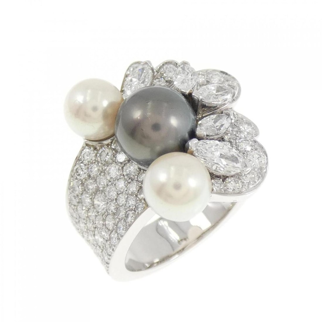 Van Cleef & Arpels Armour Ring: --- Catalog ---Category: SizeUS Size: 6.5Brand Size: 52Category: DesignType: Band ringStone: Diamond, PearlGender: WomenMaterial: White gold (18K)Category: GeneralBrand: Van Cleef & Arpels--- Item Lis