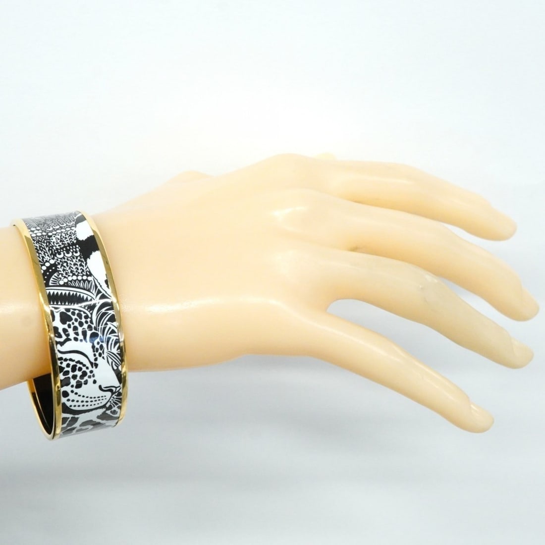 Van Cleef & Arpels Diamond B Ring - 6