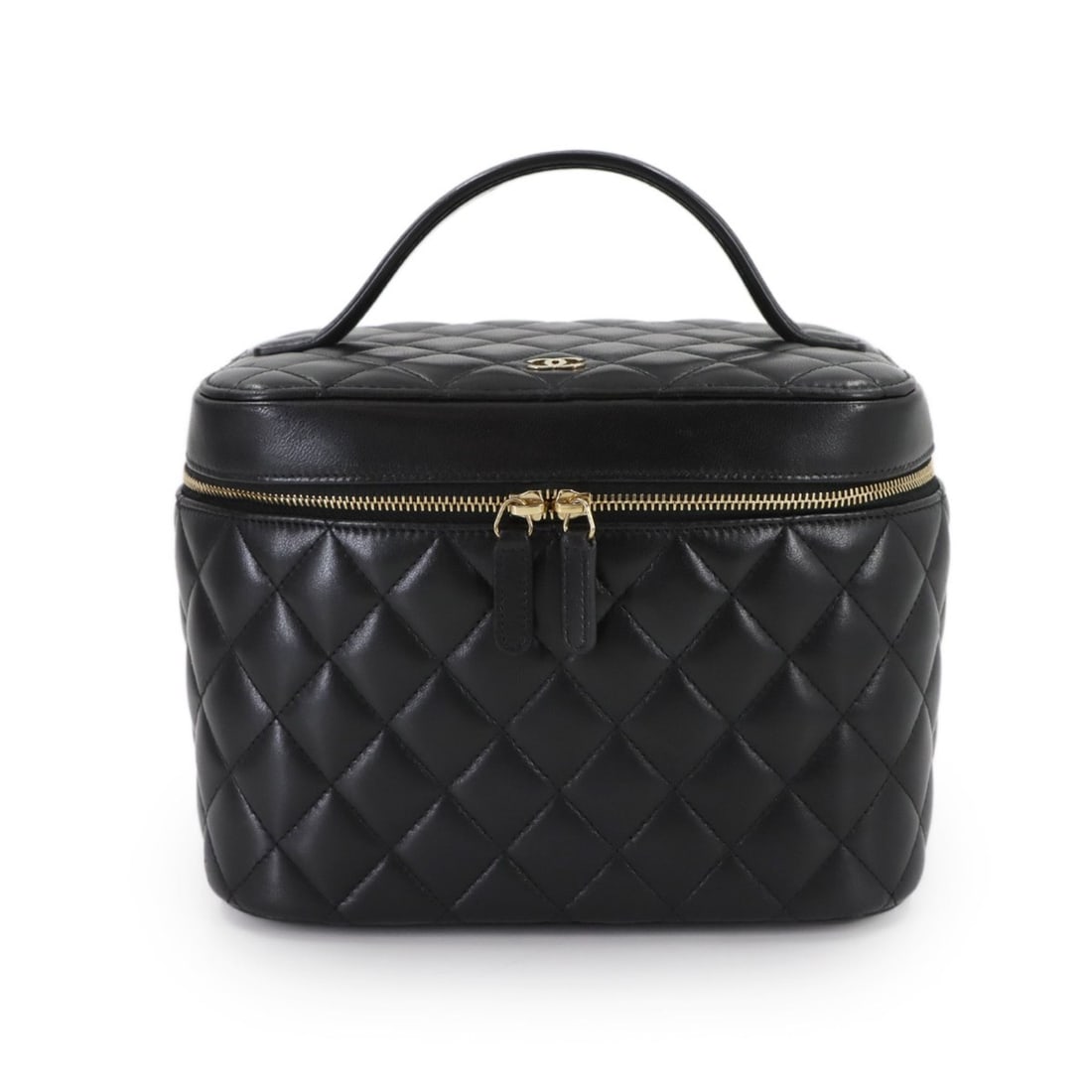 CHANEL Vanity Handbag in Black Lambskin with Coco Mark and Gold Hardware, A80913: --- Catalog ---Category: SizeSize (HxWxD): 15cm x 20cm x 13cm / 5.9'' x 7.87'' x 5.11''Category: DesignType: Handbag, Vanity bagColor: BlackGender: WomenMaterial: Leather Leather/Fur Type: LambskinCat