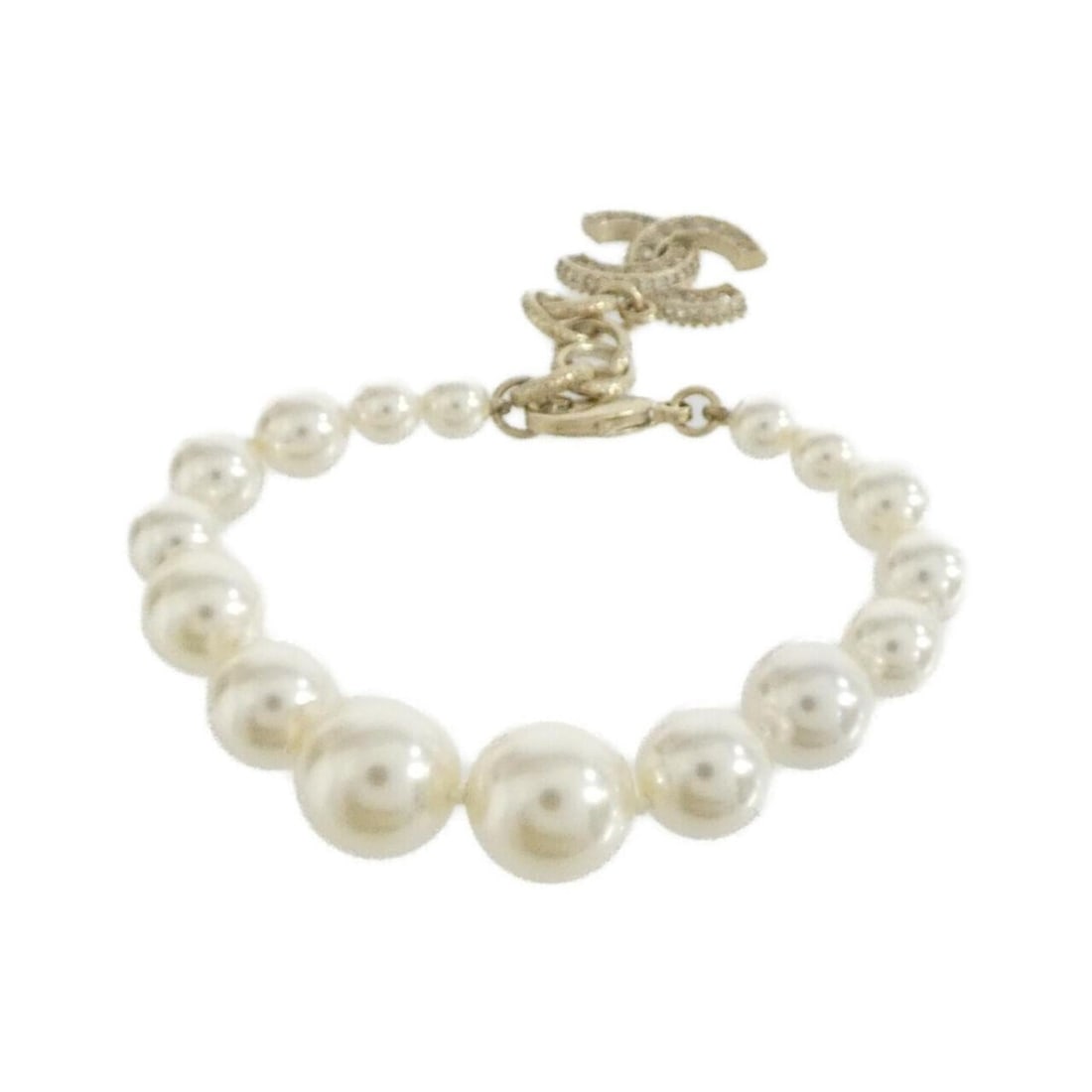Chanel 86499 Bracelet: --- Catalog ---Category: SizeLength: 17cm - 20cm / 6.69'' - 7.87''Category: DesignType: Charm braceletColor: Gold, WhiteGender: WomenCategory: GeneralMPN: 86499Brand: Chanel--- Item List ---Section: C