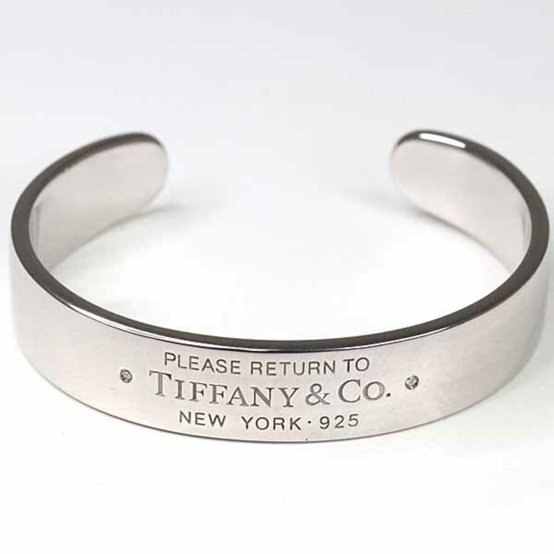 TIFFANY & Co. Return to Tiffany Narrow Cuff Bangle Bracelet Diamond Sterling Silver Ag925: --- Catalog ---Category: SizeLength: 14.5cm / 5.7''Category: DesignType: BangleColor: SilverGender: WomenMaterial: Silver 925Category: GeneralBrand: Tiffany--- Item List ---Section: ConditionRanking: