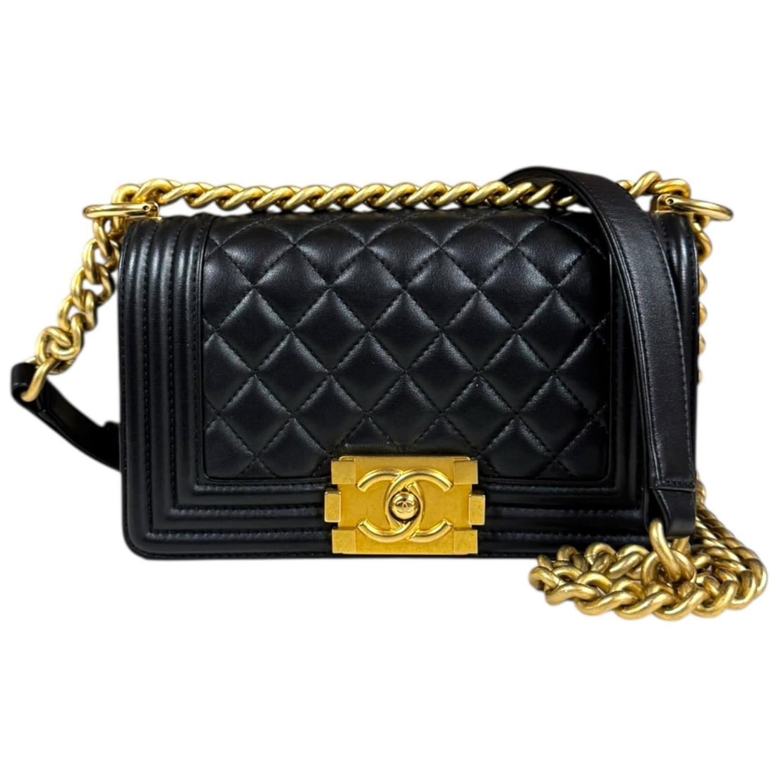 Chanel Boy Shoulder Bag, Lambskin A67085, Black, Women's, Pre-owned, with Chain: --- Catalog ---Category: SizeSize (HxWxD): 12cm x 20cm x 7cm / 4.72'' x 7.87'' x 2.75''Category: DesignType: Shoulder bagColor: BlackGender: WomenMaterial: Leather Category: GeneralBrand: ChanelCountr