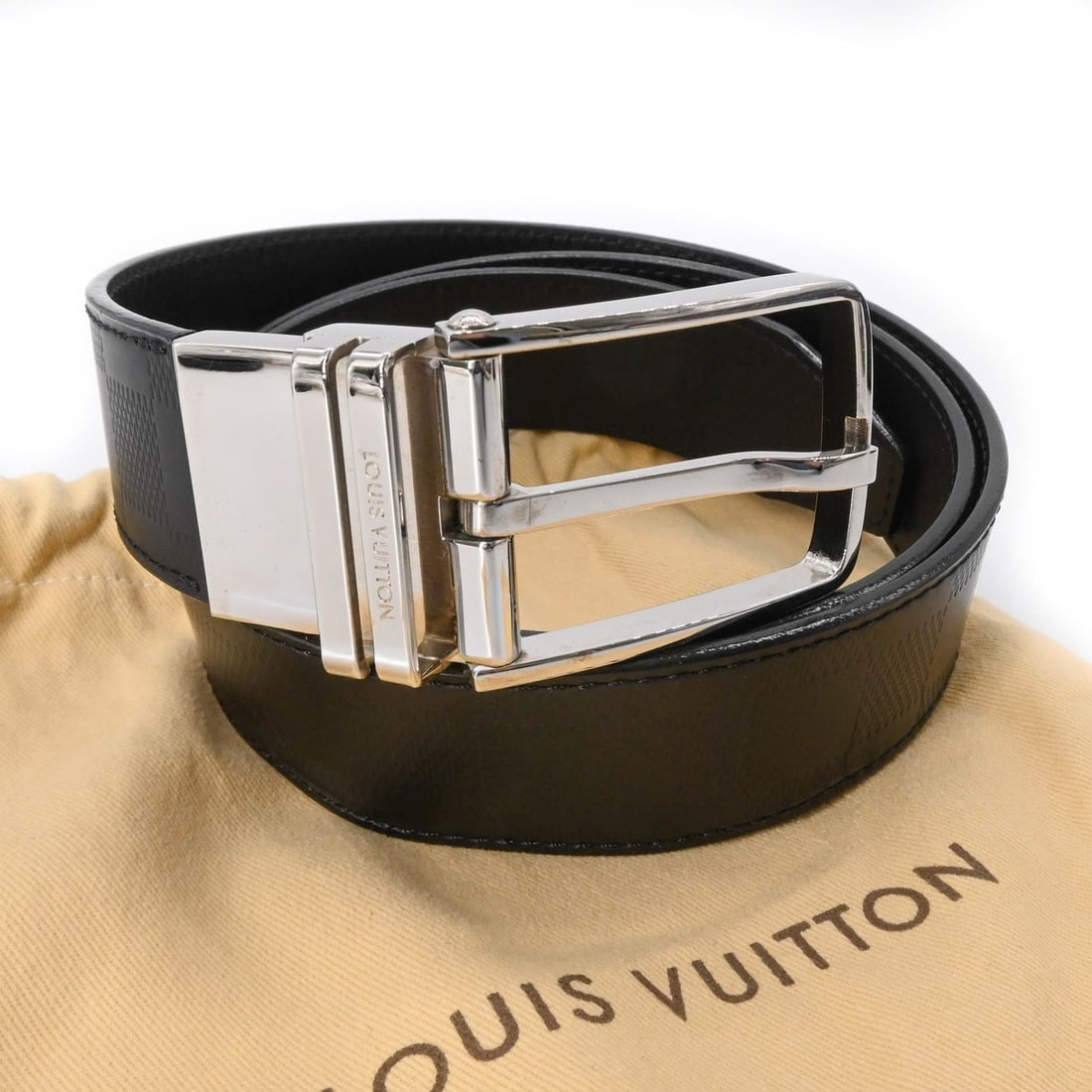 LOUIS VUITTON Men's Santur Damier Infini Reversible Leather Belt in Black (M9674): --- Catalog ---Category: SizeWidth: 3.5cm / 1.37''Length: 84cm - 94cm / 33.07'' - 37''Buckle Size: 4cm x 5cm / 1.57'' x 1.96''Category: DesignType: Standard beltColor: BlackGender: MenReversible: YesM