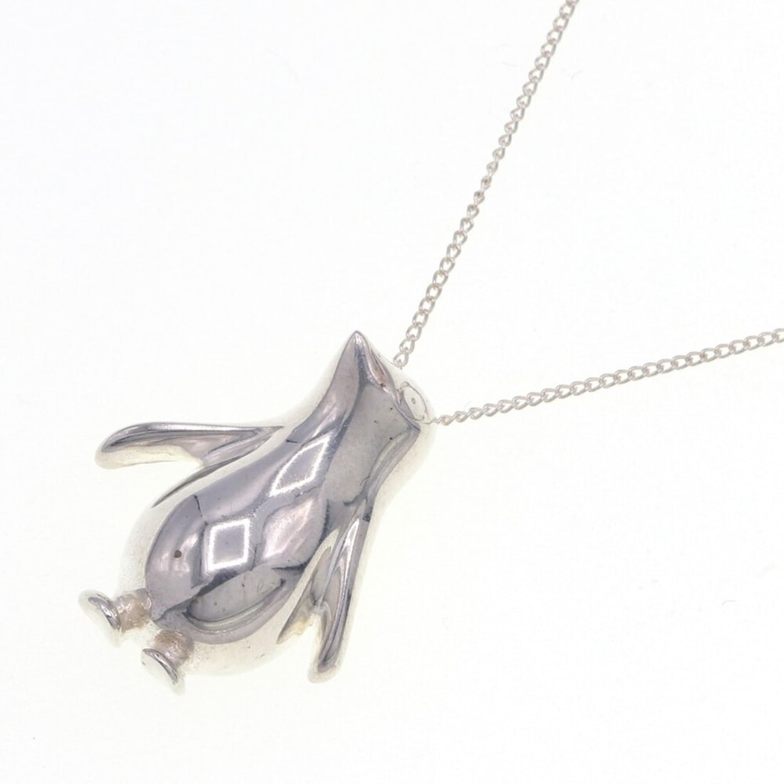 Tiffany & Co. necklace in sterling silver (925) with an animal choker pendant.: --- Catalog ---Category: SizeNeck Circumference: 41.5 cm / 16.33''Category: DesignColor: SilverGender: WomenMaterial: Sterling silver 925Pendant Type: PendantNecklace Type: NecklaceCategory: GeneralBr