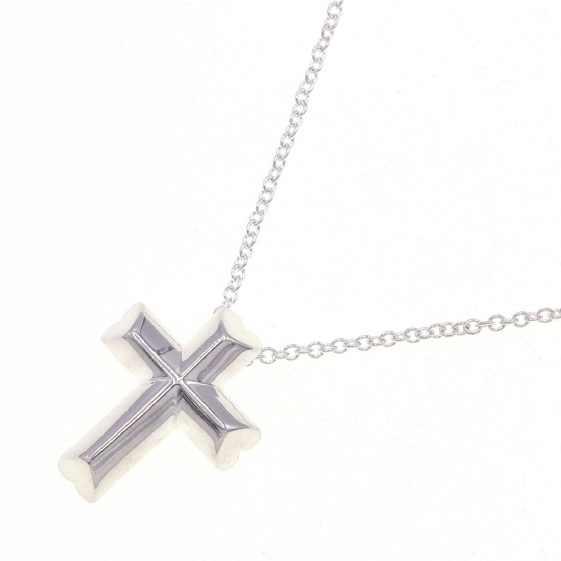 Tiffany & Co. Paloma Picasso Tenderness Heart Cross Pendant Choker in Sterling Silver (925) for: --- Catalog ---Category: SizePendant Size: 1.3mm x 1.6mm / 0.05'' x 0.06''Neck Circumference: 41 cm / 16.14''Category: DesignColor: SilverGender: WomenMaterial: Sterling silver 925Pendant Type: Pendan