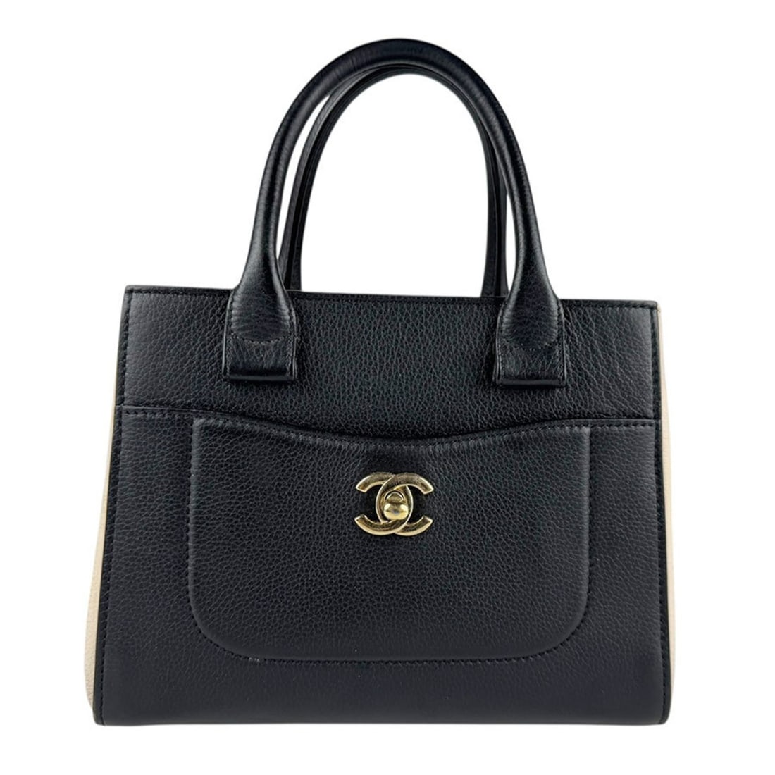 CHANEL Handbag Leather Black/Ivory Gold Women's z7899: --- Catalog ---Category: SizeSize (HxWxD): 17cm x 22cm x 9cm / 6.69'' x 8.66'' x 3.54''Category: DesignType: HandbagColor: Black, IvoryGender: WomenMaterial: Leather Category: GeneralBrand: ChanelCoun