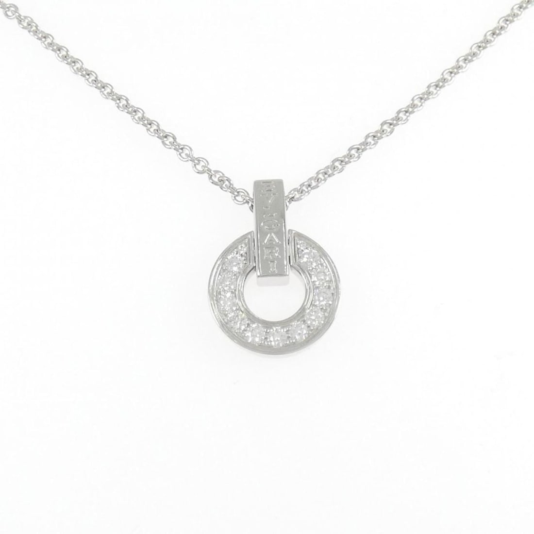 BVLGARI Necklace: --- Catalog ---Category: SizePendant Size: 19.8mm x 14.1mm / 0.77'' x 0.55''Neck Circumference: 41 cm - 43 cm / 16.14'' - 16.92''Category: DesignColor: White goldGender: WomenMaterial: White gold (18K