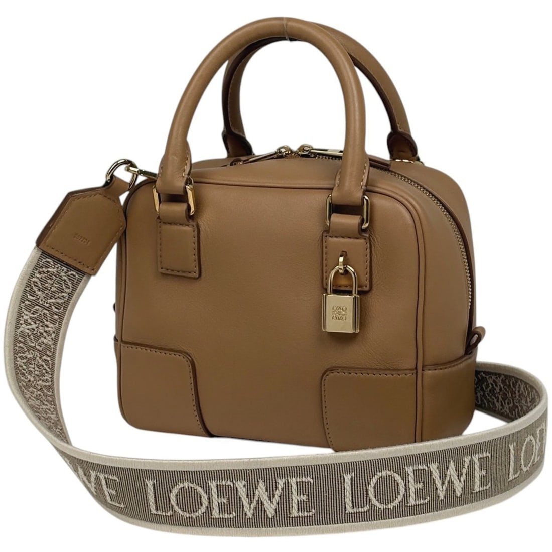 LOEWE Amazona 16 Square 2-Way Shoulder/Handbag in Brown Leather for Women: --- Catalog ---Category: SizeSize (HxWxD): 14cm x 16cm x 8.5cm / 5.51'' x 6.29'' x 3.34''Category: DesignType: Handbag, Shoulder bagColor: BrownGender: WomenMaterial: Leather Category: GeneralLine: Am