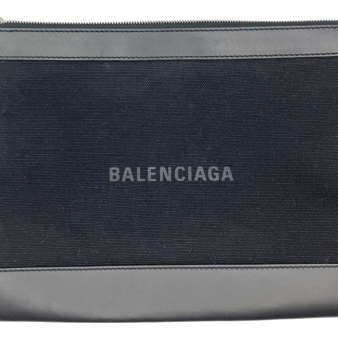 BALENCIAGA 373840 Navy Clip L Clutch Bag in Canvas and Leather (Black): --- Catalog ---Category: SizeSize (HxWxD): 25cm x 37cm x 2cm / 9.84'' x 14.56'' x 0.78''Category: DesignType: Clutch bagColor: BlackGender: Women,MenMaterial: Canvas Category: GeneralBrand: Balenciaga