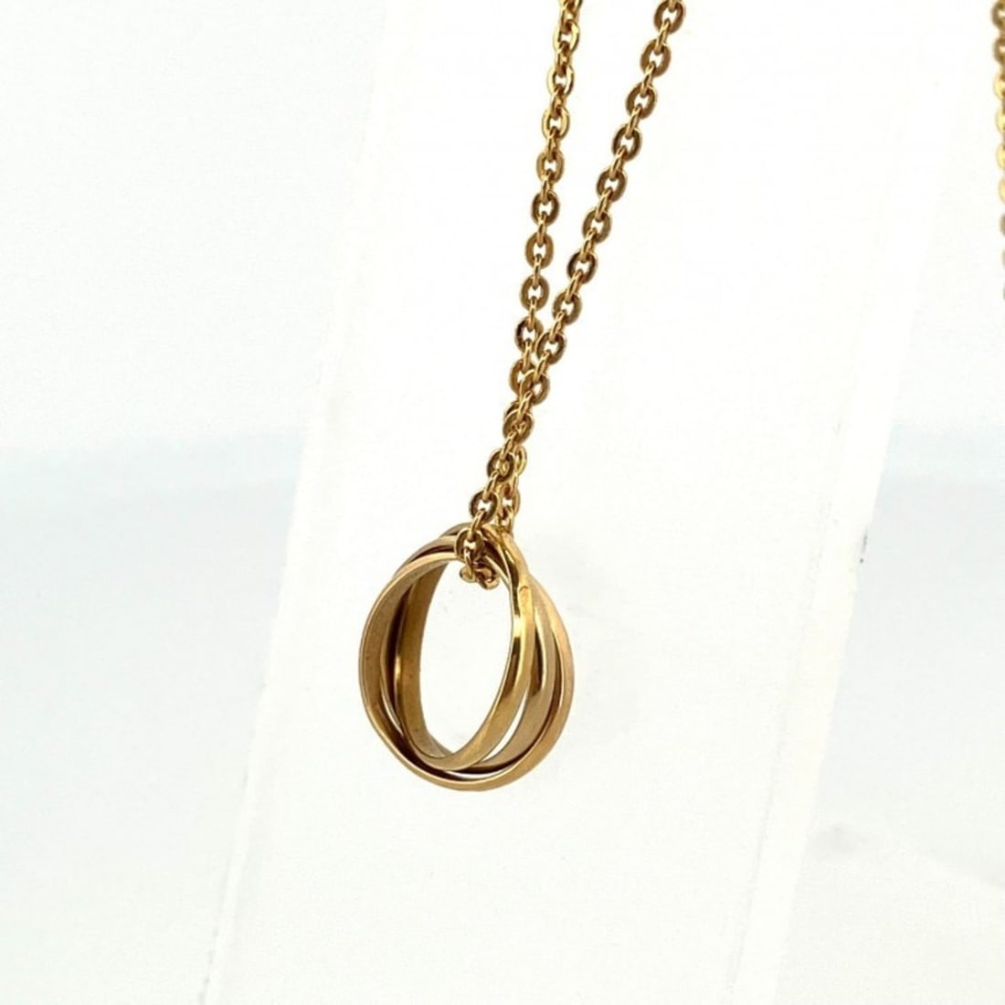 Cartier Trinity Necklace in 750YG, WG, and PG (3G, old model): --- Catalog ---Category: SizePendant Size: 10mm / 0.39''Neck Circumference: 41 cm / 16.14''Category: DesignGender: WomenMaterial: Pink gold (18K), White gold (18K), Yellow gold (18K)Necklace Type: Nec