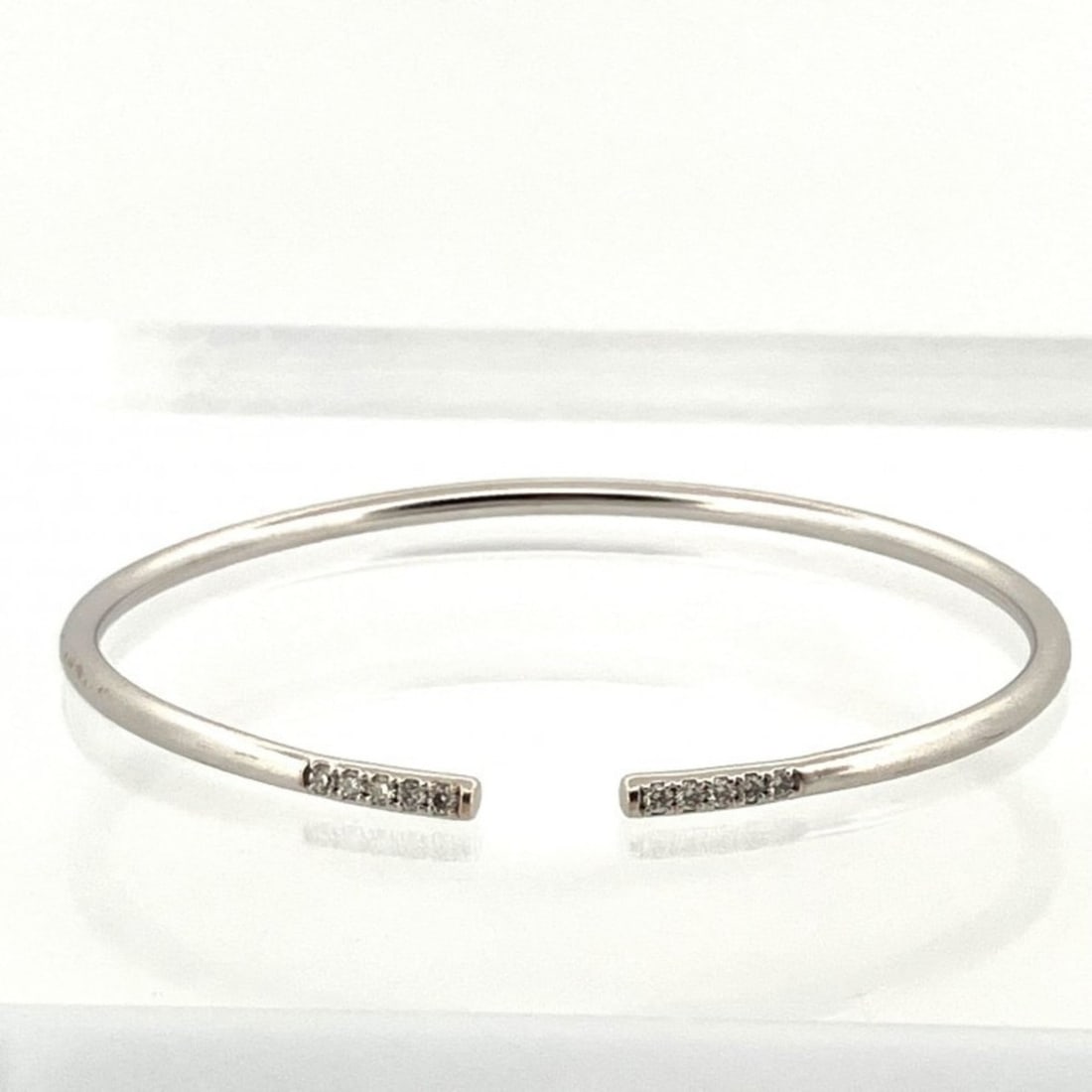 Tiffany & Co. 18K White Gold Metro Wire Bangle with Au750 Diamonds (1 of 8)