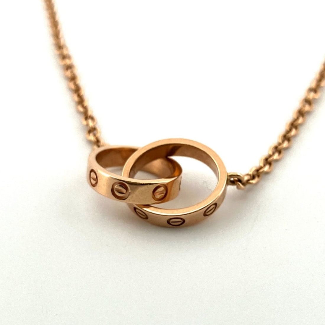 Cartier Baby Love Necklace 750PG B7212300 K18PG: --- Catalog ---Category: SizePendant Size: 8mm x 10mm / 0.31'' x 0.39''Neck Circumference: 43 cm / 16.92''Category: DesignGender: WomenMaterial: Pink gold (18K)Necklace Type: NecklaceCategory: General