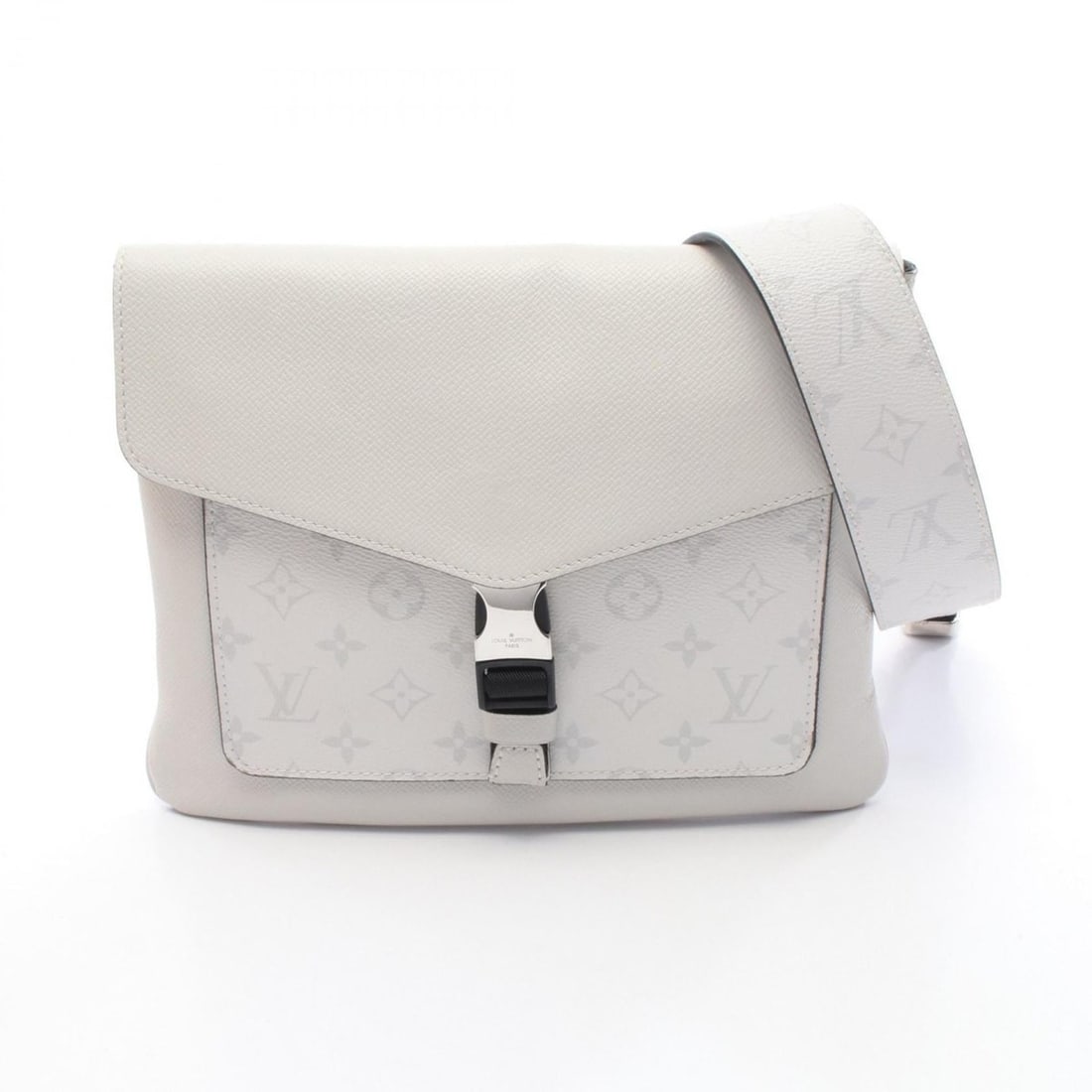 Louis Vuitton Men's Flap Messenger Shoulder Bag in Coated Canvas and Leather with Taiga Rama: --- Catalog ---Category: SizeSize (HxWxD): 22cm x 28cm x 2cm / 8.66'' x 11.02'' x 0.78''Category: DesignType: Shoulder bagColor: WhiteGender: MenMaterial: Coated canvas , Leather Category: GeneralMPN: