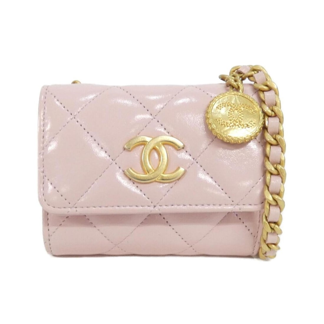 Chanel AP2848 handbag, clutch, shoulder bag: --- Catalog ---Category: SizeSize (HxWxD): 9cm x 11cm x 3cm / 3.54'' x 4.33'' x 1.18''Category: DesignType: Handbag, Shoulder bagColor: PinkGender: WomenMaterial: Leather Leather/Fur Type: CalfskinCat