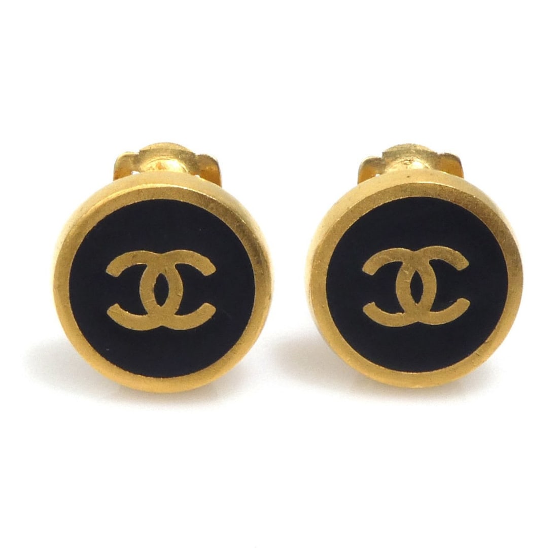 CHANEL Coco Mark Metal/Enamel Earrings, Gold/Black, Women's, e61324a: --- Catalog ---Category: DesignType: Clip earringsColor: Black, GoldGender: WomenMaterial: Enamel, MetalCategory: GeneralBrand: ChanelCountry of Origin: France--- Item List ---Section: ConditionRankin