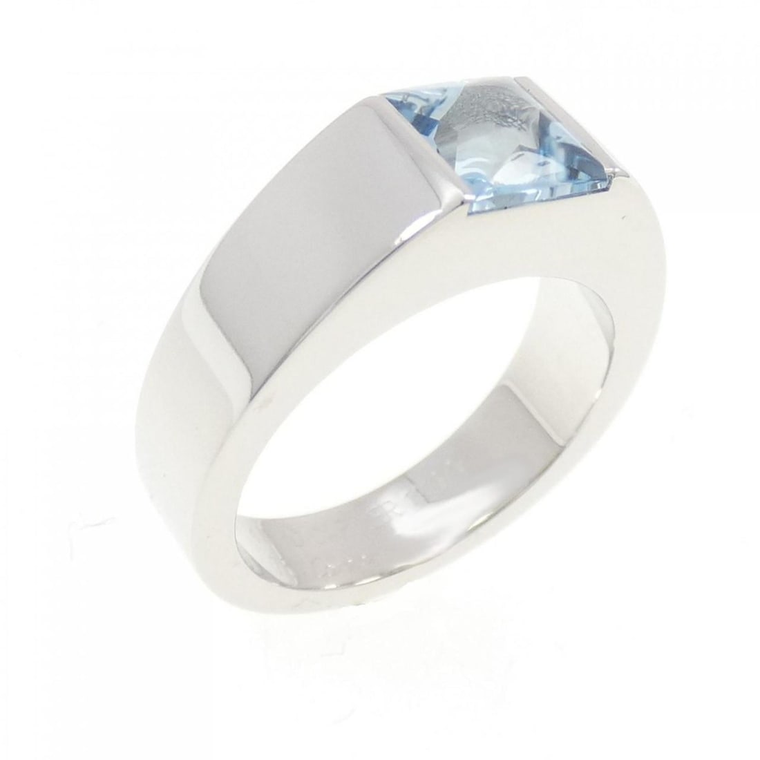 Cartier Tank Ring: --- Catalog ---Category: SizeUS Size: 4.5Brand Size: 48Category: DesignType: Band ringColor: White goldStone: AquamarineGender: WomenMaterial: White gold (18K)Category: GeneralBrand: Cartier--- Item L