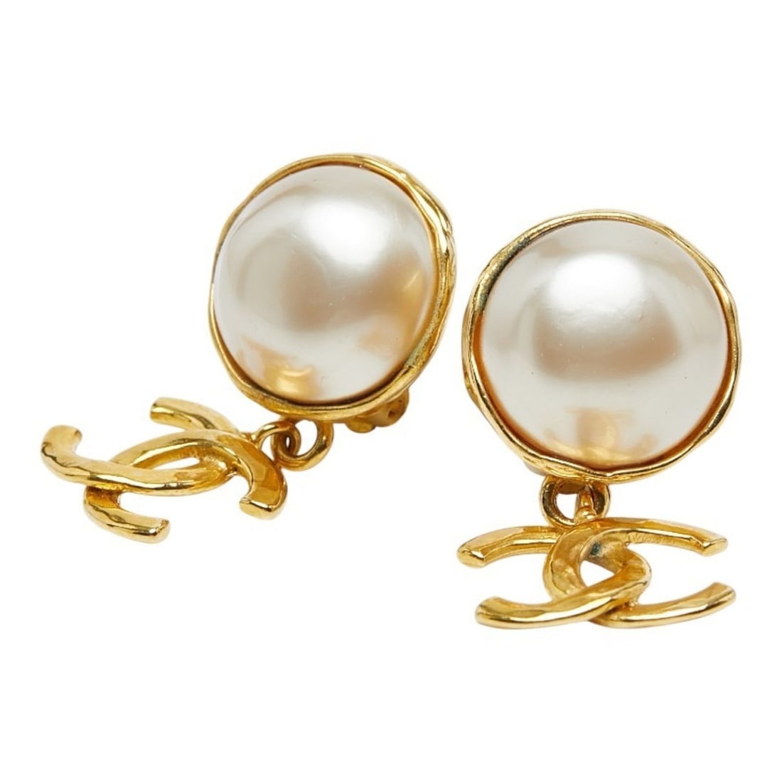 CHANEL Coco Mark Vintage Swing Earrings, Gold Plated, with Faux Pearls, Women's: --- Catalog ---Category: SizeSize (HxWxD): 43.00mm x 22.10mm / 1.69'' x 0.87''Category: DesignType: Clip earringsColor: GoldStone: Artificial pearlGender: WomenMaterial: Gold platingStone Color: White