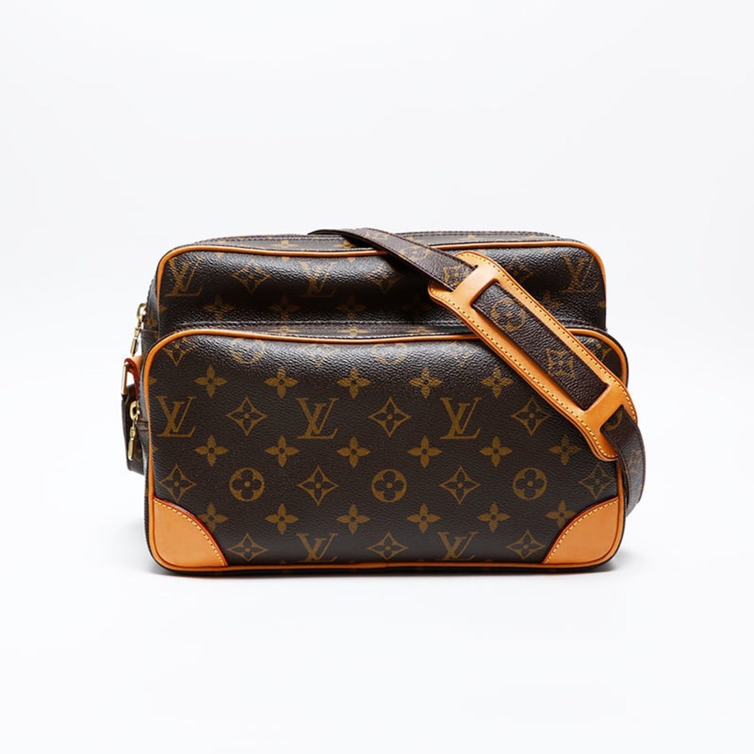 Louis Vuitton 2007 Monogram Nile Shoulder Bag, Brown: --- Catalog ---Category: SizeSize (HxWxD): 20cm x 28cm x 13cm / 7.87'' x 11.02'' x 5.11''Strap Length: 110cm - 136cm / 43.3'' - 53.54''Category: DesignType: Shoulder bagColor: BrownGender: WomenMateri