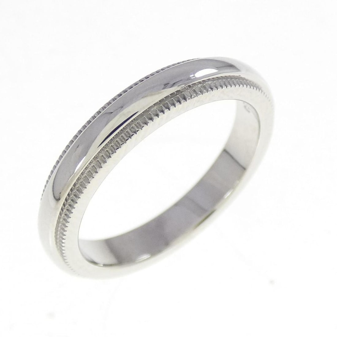Tiffany Milgrain Ring: --- Catalog ---Category: SizeJP Size: 6US Size: 3.5Category: DesignType: Band ringColor: PlatinumGender: WomenMaterial: Platinum 950Category: GeneralBrand: Tiffany--- Item List ---Section: ConditionRa