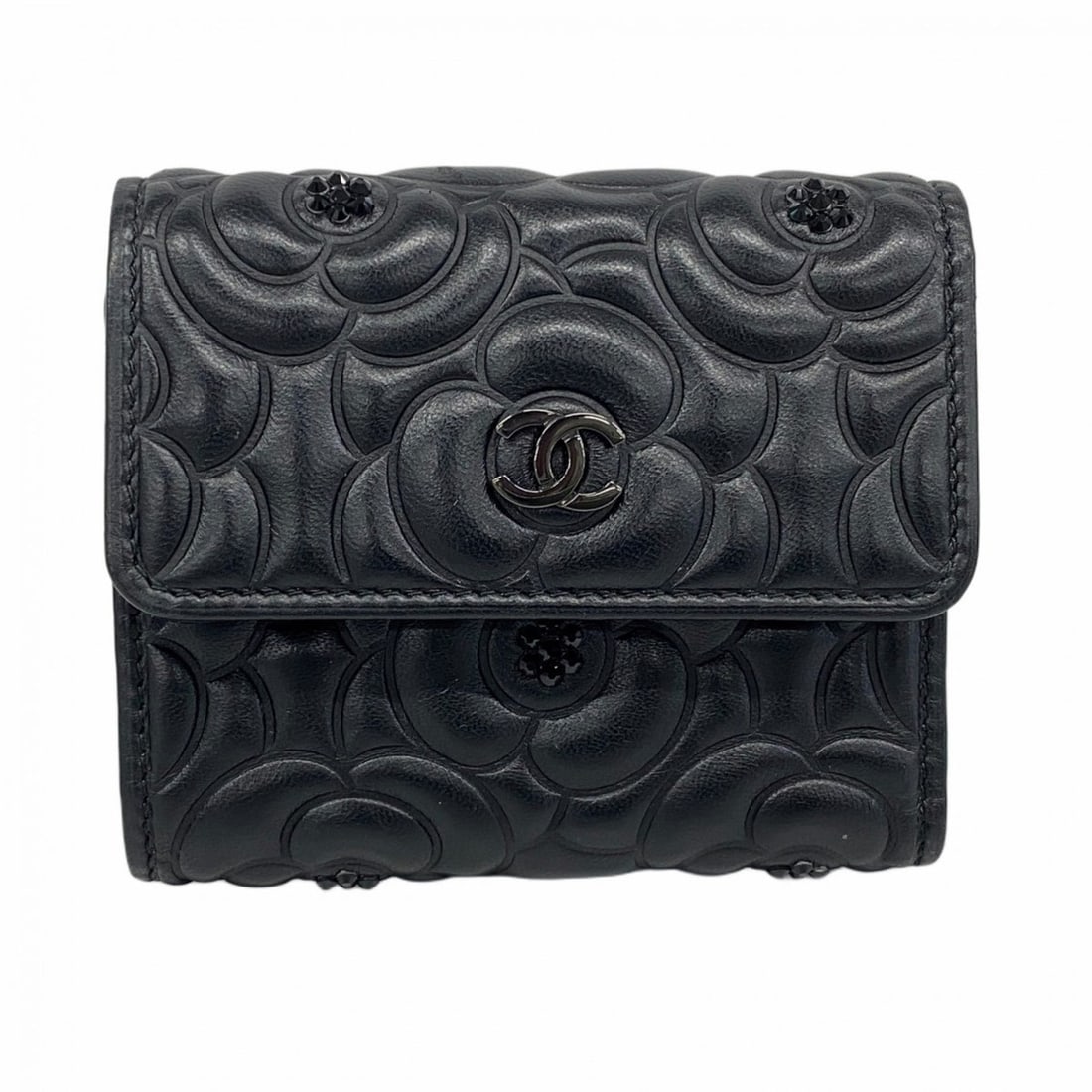 Chanel Camellia Leather Tri-fold Wallet Black Women's: --- Catalog ---Category: SizeSize (HxWxD): 10cm x 10.5cm x 3cm / 3.93'' x 4.13'' x 1.18''Category: DesignType: Wallet (tri-fold)Color: BlackGender: WomenMaterial: Leather Category: GeneralBrand: Chane