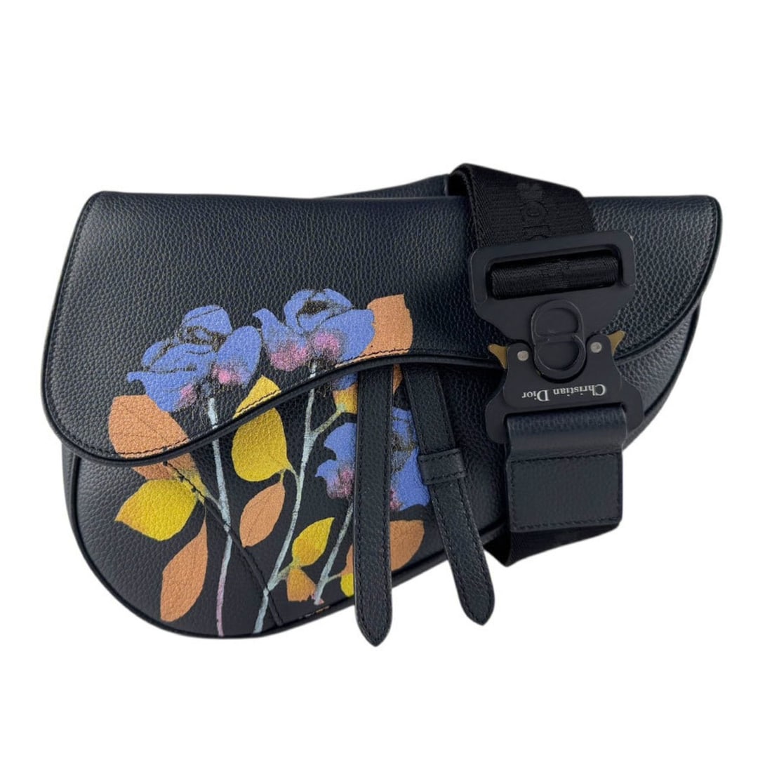 Dior Homme Alex Foxton Saddlebag in Navy Leather, Men's z8150: --- Catalog ---Category: SizeSize (HxWxD): 19cm x 20cm x 4cm / 7.48'' x 7.87'' x 1.57''Category: DesignType: Saddle bag, Shoulder bagColor: NavyGender: MenMaterial: Leather Category: GeneralBrand: Dio