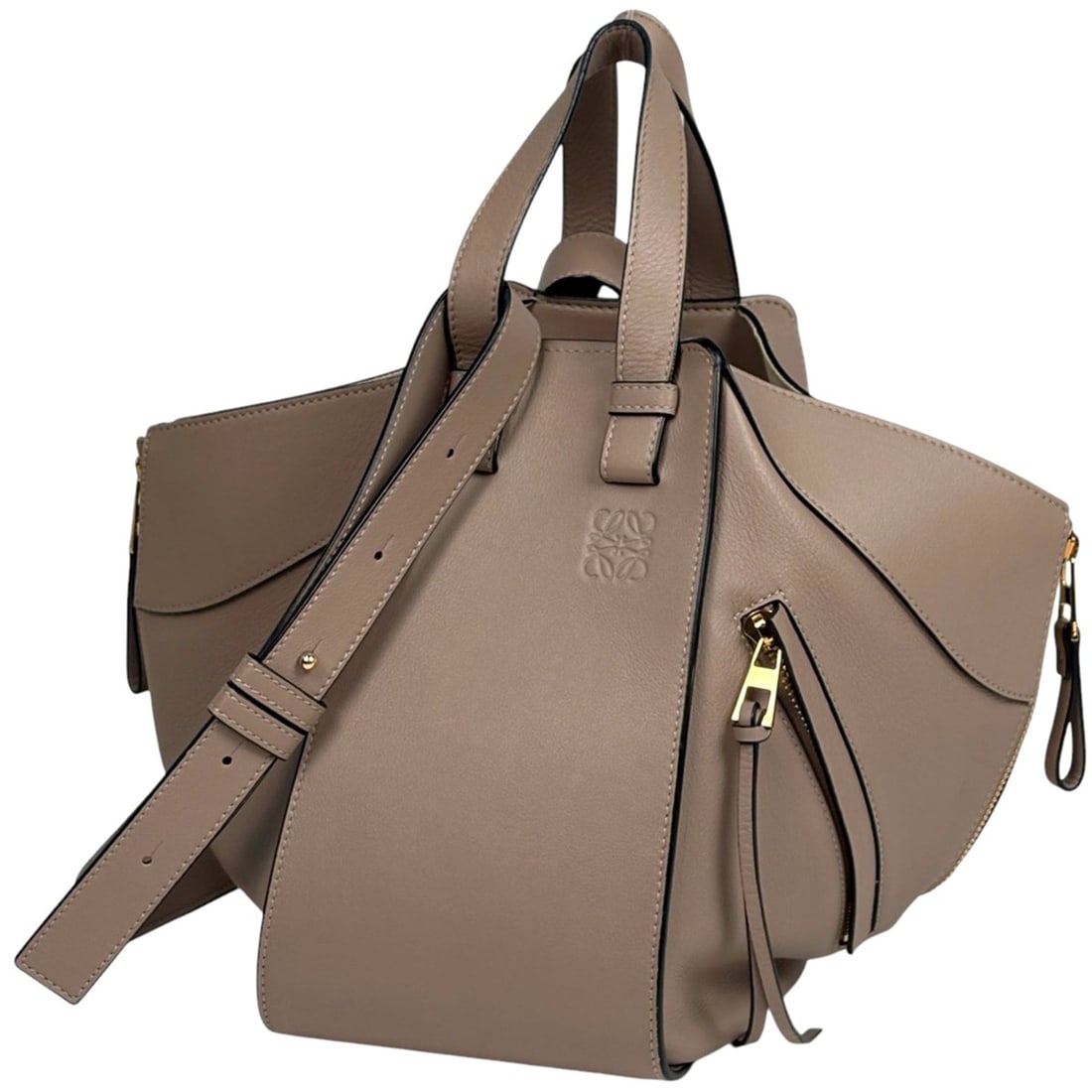 LOEWE Hammock Bag Small Anagram 2-Way Shoulder/Handbag in Beige Leather for Women: --- Catalog ---Category: SizeSize (HxWxD): 24cm x 14cm x 26cm / 9.44'' x 5.51'' x 10.23''Category: DesignType: Handbag, Shoulder bagColor: BeigeGender: WomenMaterial: Leather Inner Pocket: Open pocket