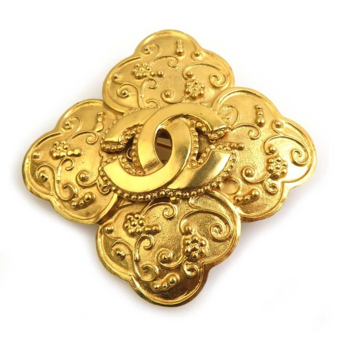 CHANEL Coco Mark Metal Gold Brooch for Women e61221g: --- Catalog ---Category: SizeSize (HxWxD): 6cm x 6cm / 2.36'' x 2.36''Category: DesignType: BroochColor: GoldGender: WomenMaterial: MetalCategory: GeneralBrand: ChanelCountry of Origin: France--- Item