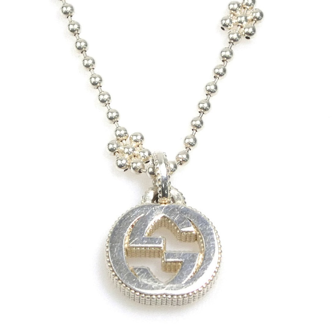 Gucci Interlocking G Necklace in 925 Sterling Silver for Women e61170a: --- Catalog ---Category: SizePendant Size: 11mm x 13mm / 0.43'' x 0.51''Neck Circumference: 41.5 cm / 16.33''Category: DesignColor: SilverGender: WomenMaterial: Silver 925Necklace Type: NecklaceCatego